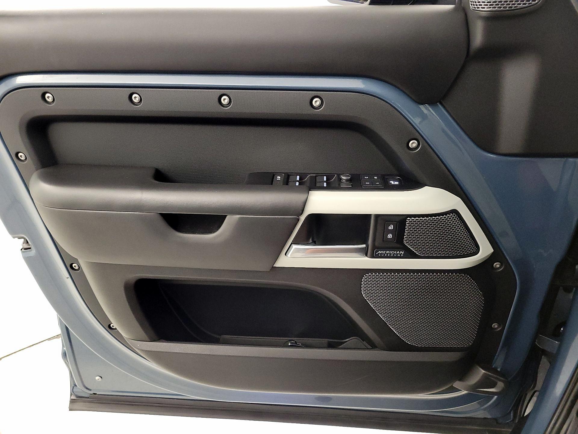 Thumbnail: 2020 Land Rover Defender - 12