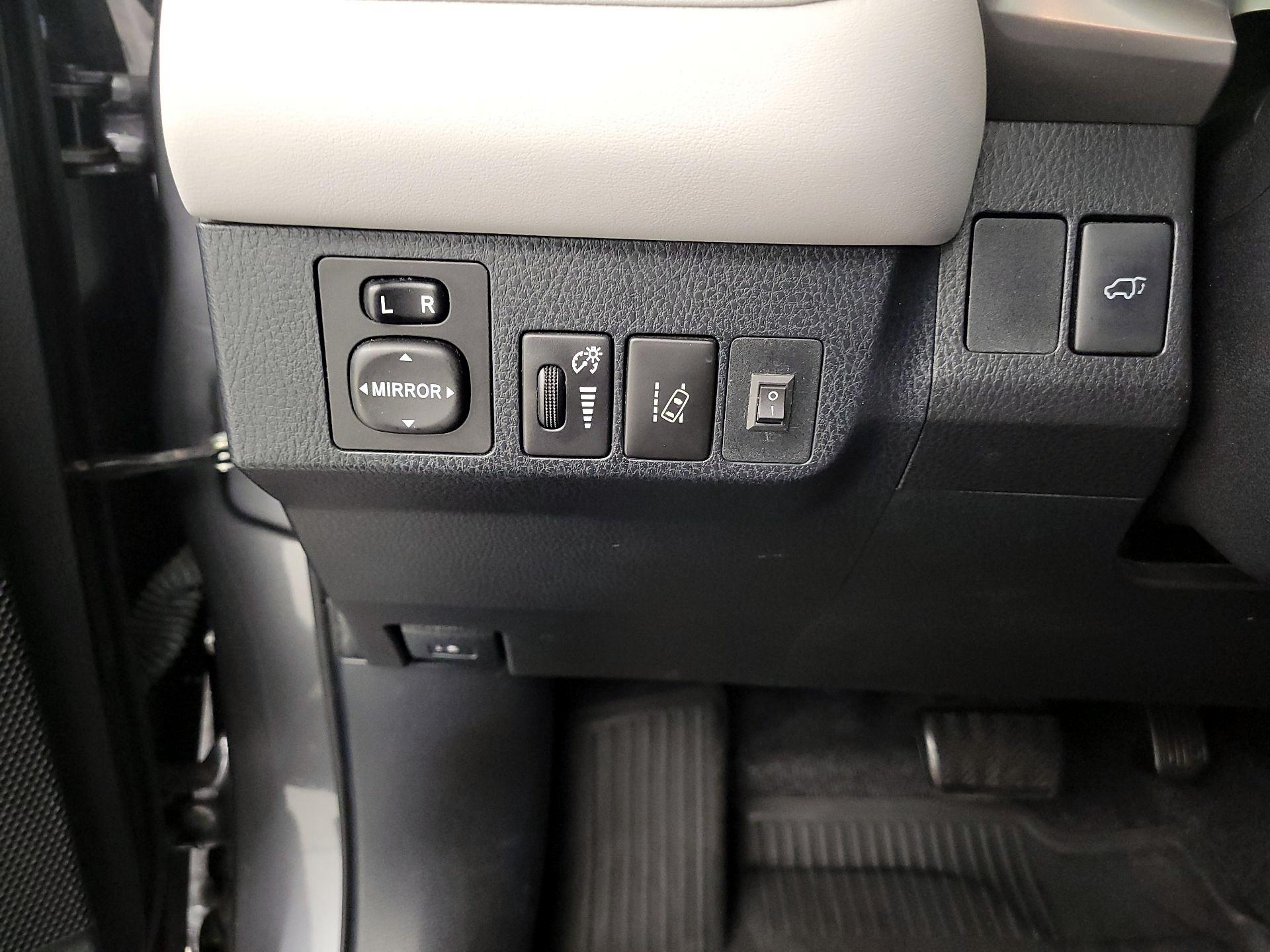 Thumbnail: 2016 Toyota RAV4 - 13