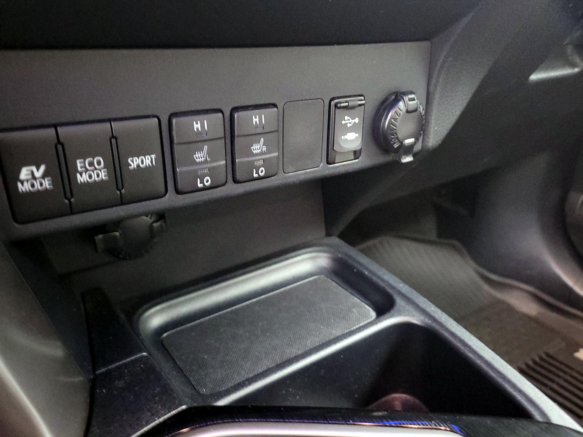 Thumbnail: 2016 Toyota RAV4 - 18