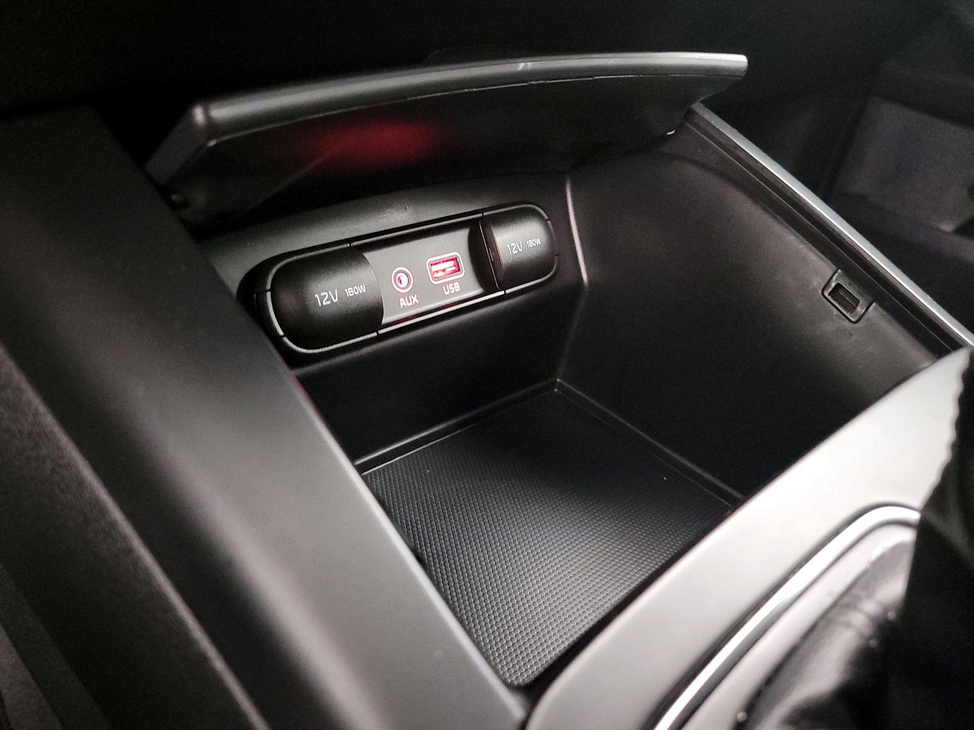 Thumbnail: 2020 Kia Sorento - 18