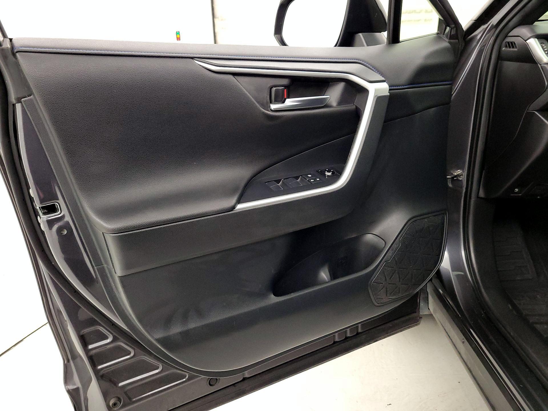 Thumbnail: 2019 Toyota RAV4 - 12