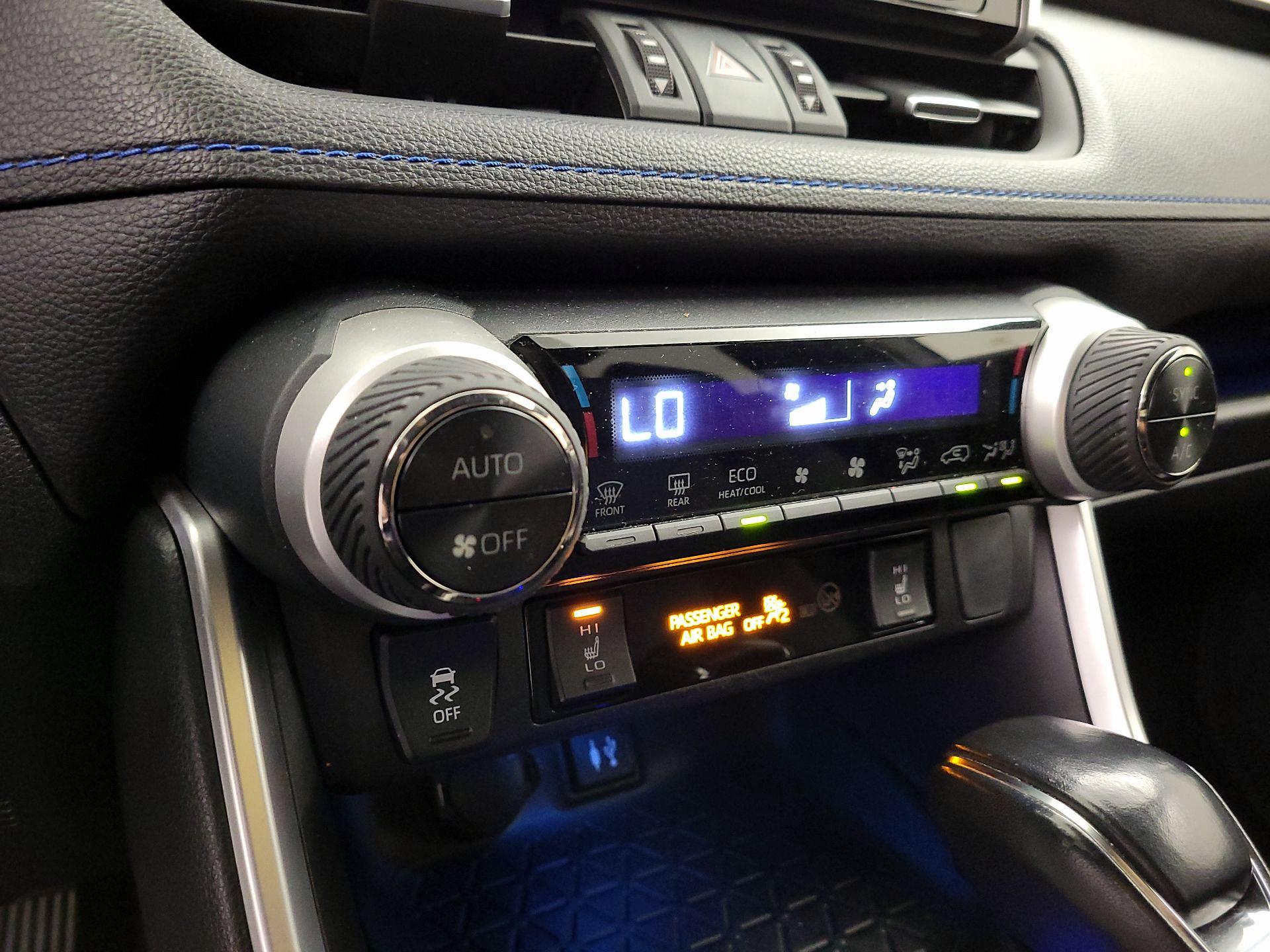 Thumbnail: 2019 Toyota RAV4 - 16