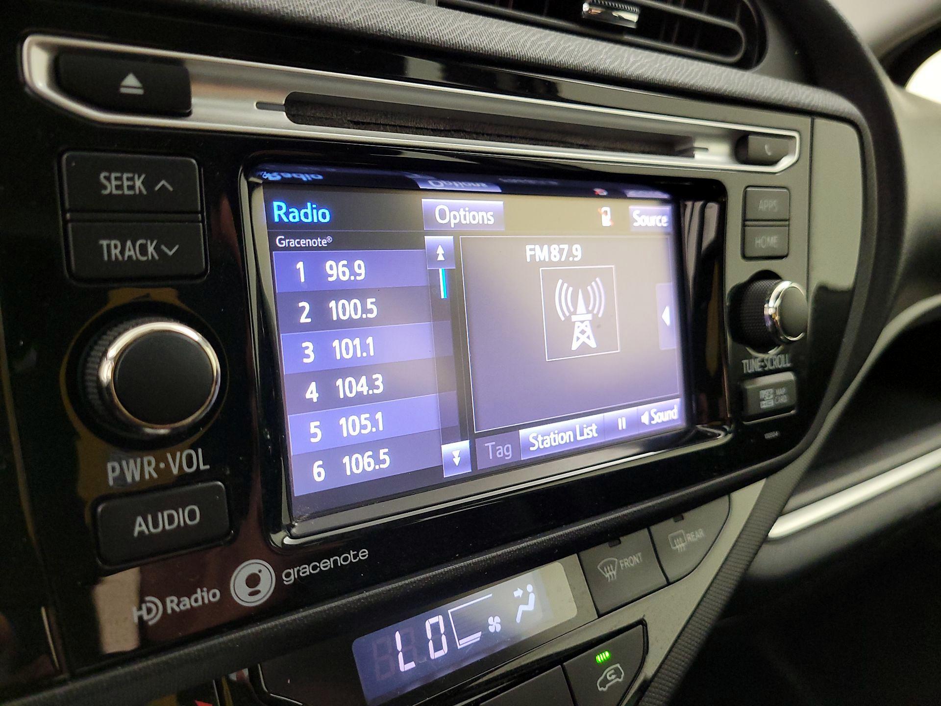 Thumbnail: 2015 Toyota Prius c - 15