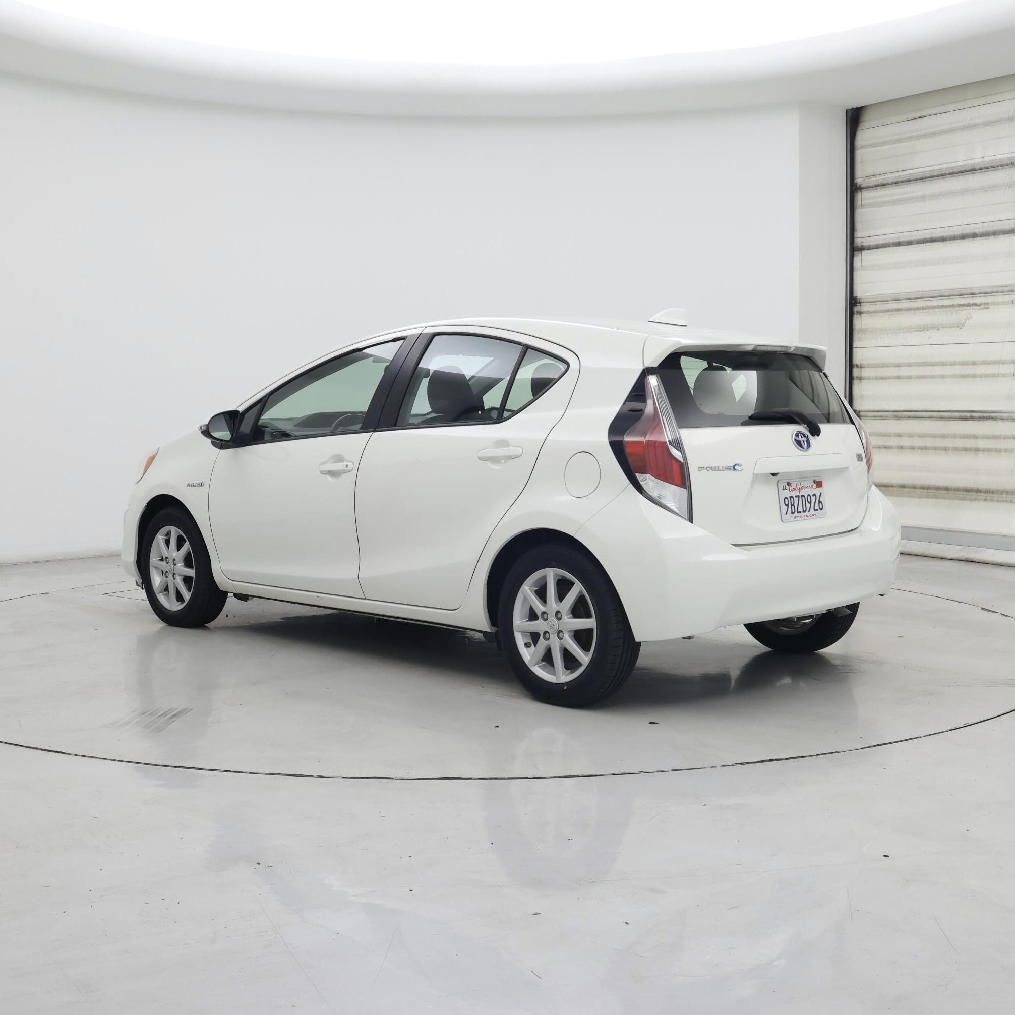 Thumbnail: 2015 Toyota Prius c - 2