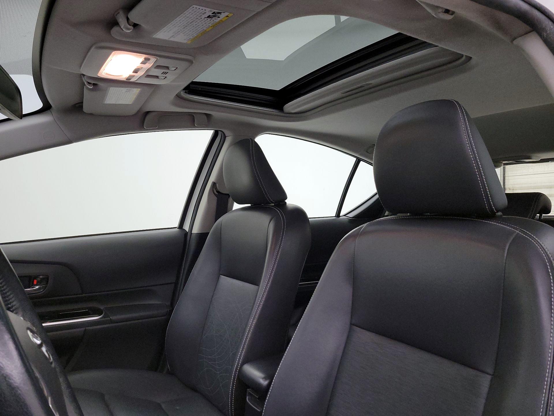 Thumbnail: 2015 Toyota Prius c - 19