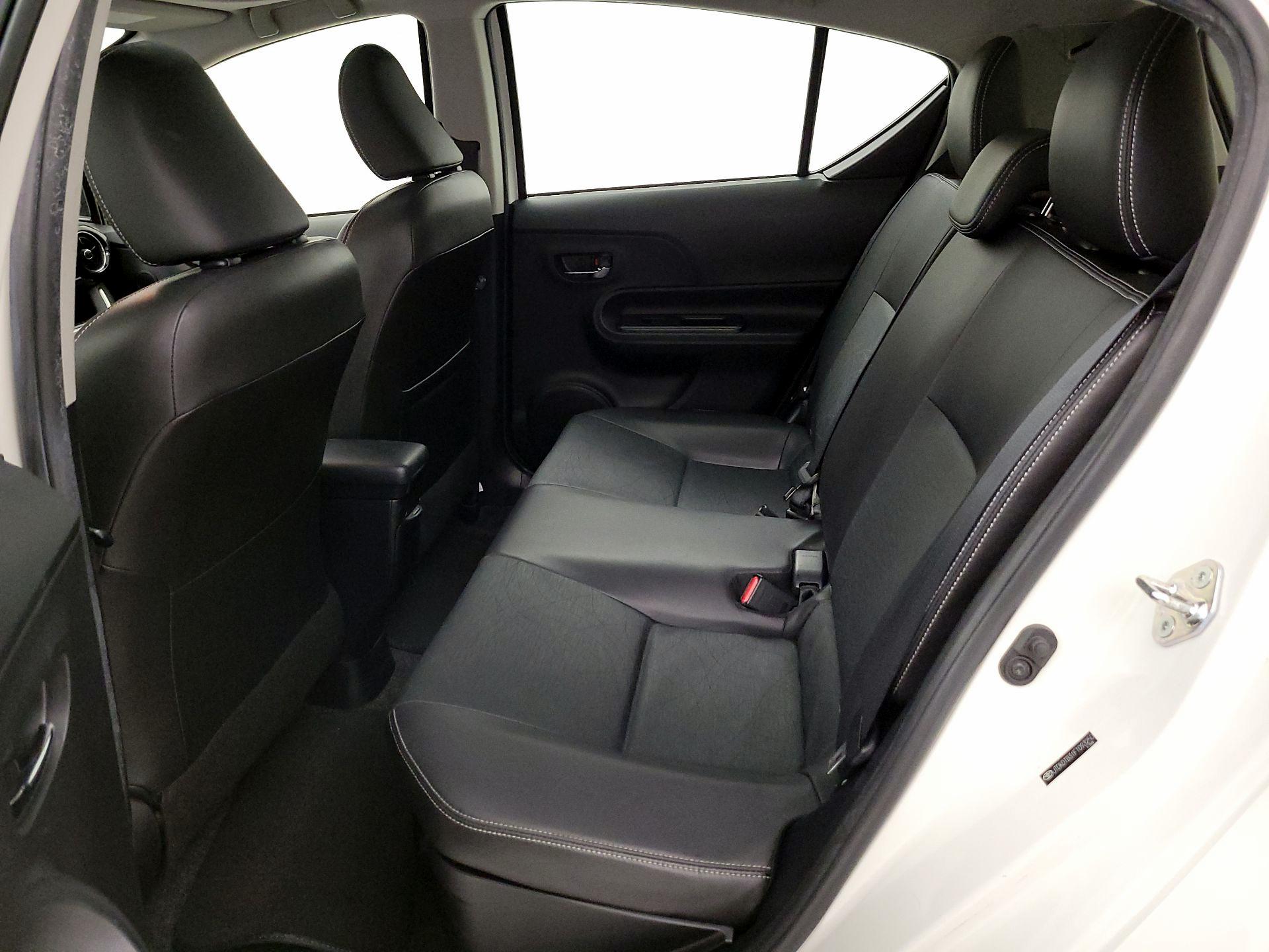Thumbnail: 2015 Toyota Prius c - 20