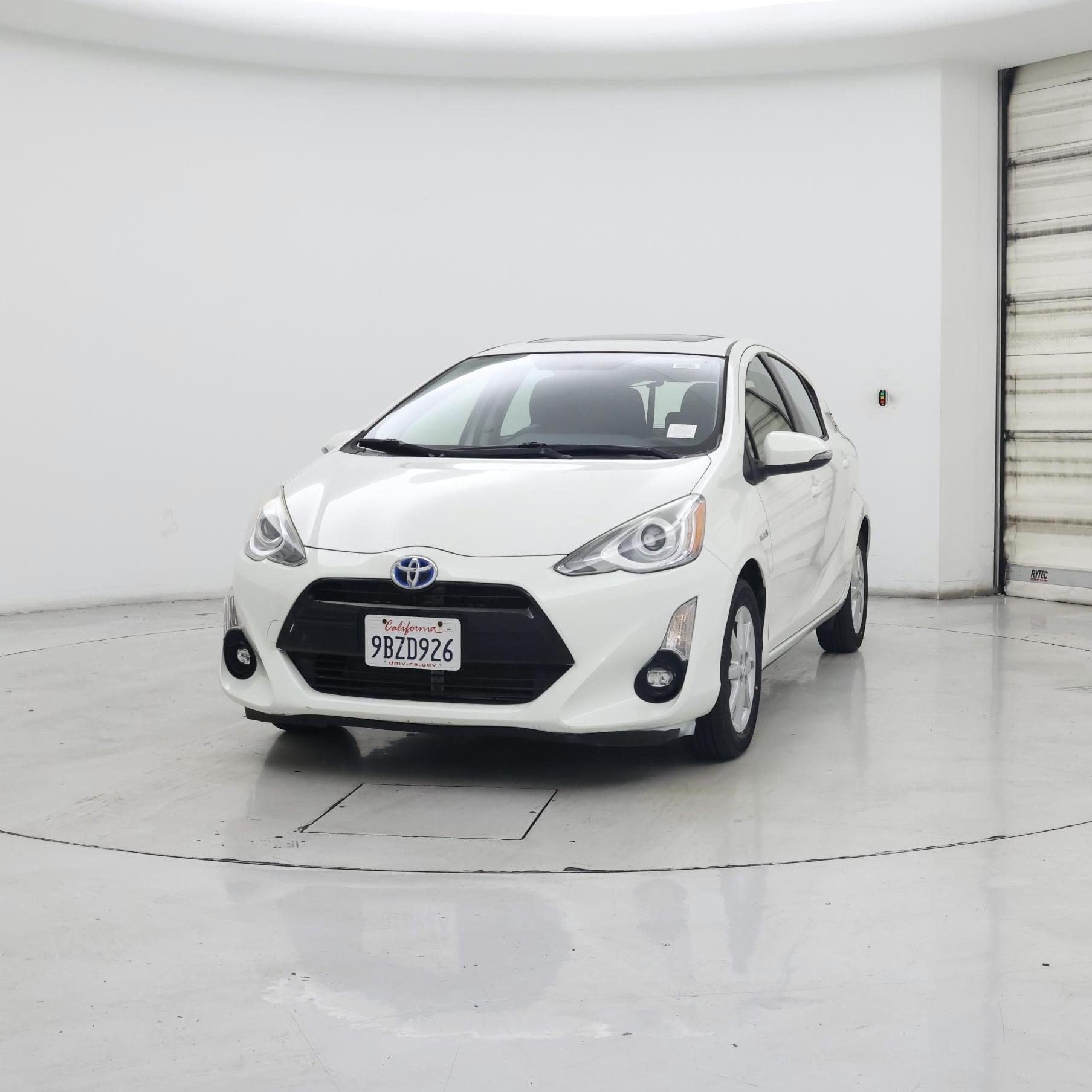 Thumbnail: 2015 Toyota Prius c - 4