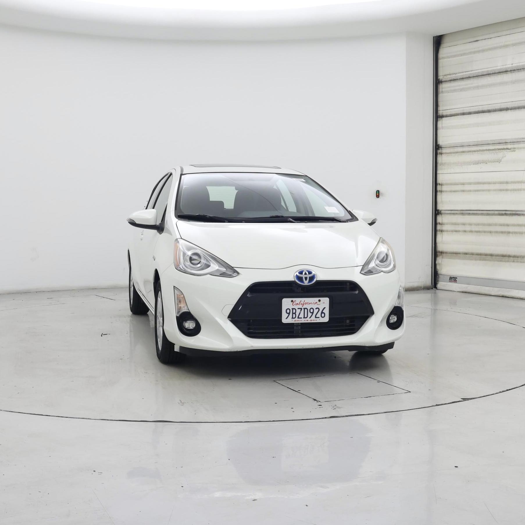 Thumbnail: 2015 Toyota Prius c - 5