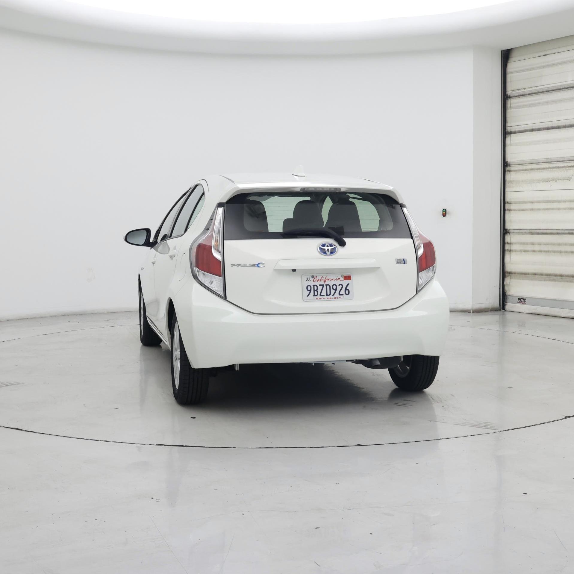 Thumbnail: 2015 Toyota Prius c - 6