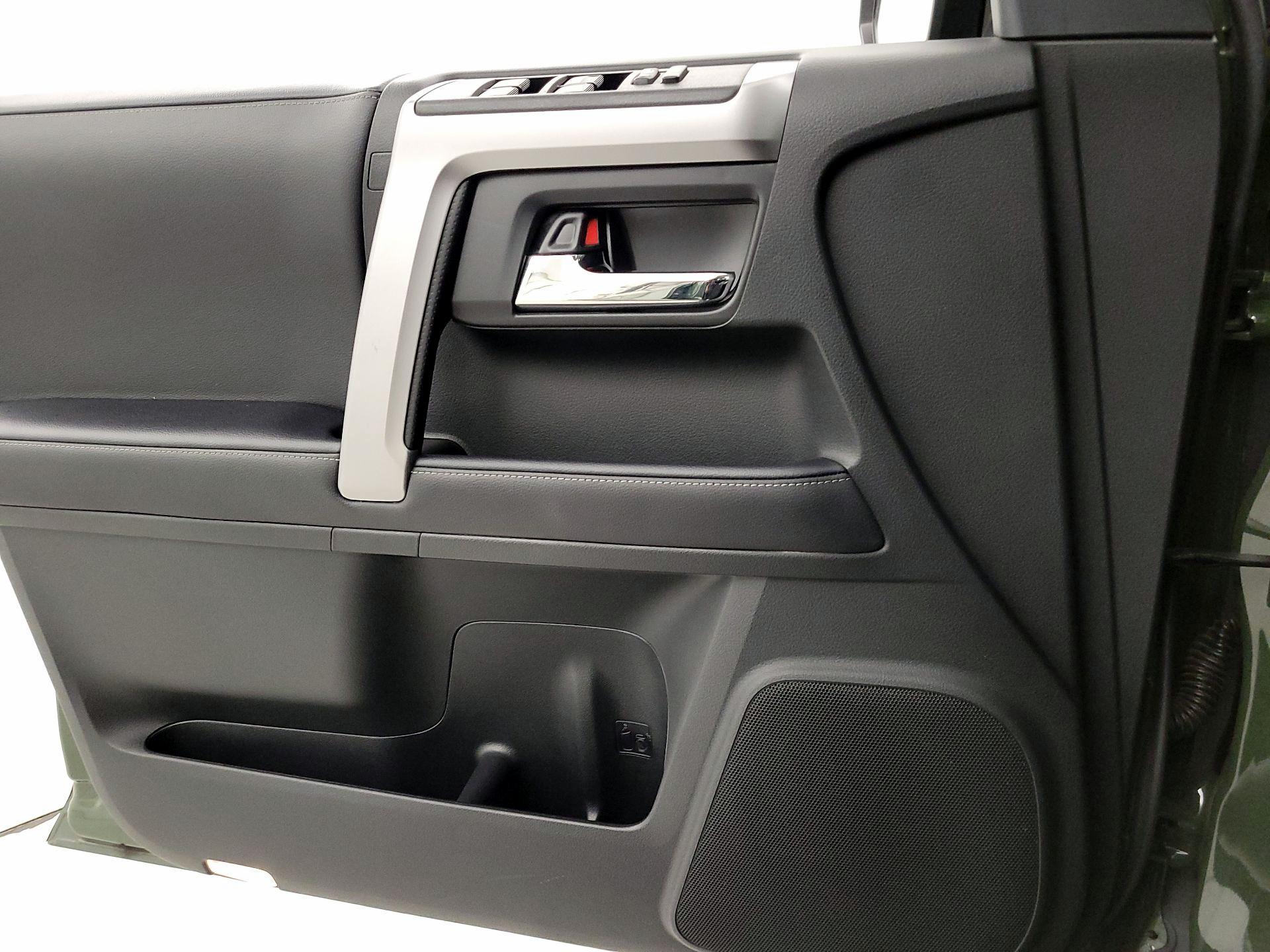 Thumbnail: 2022 Toyota 4Runner - 12