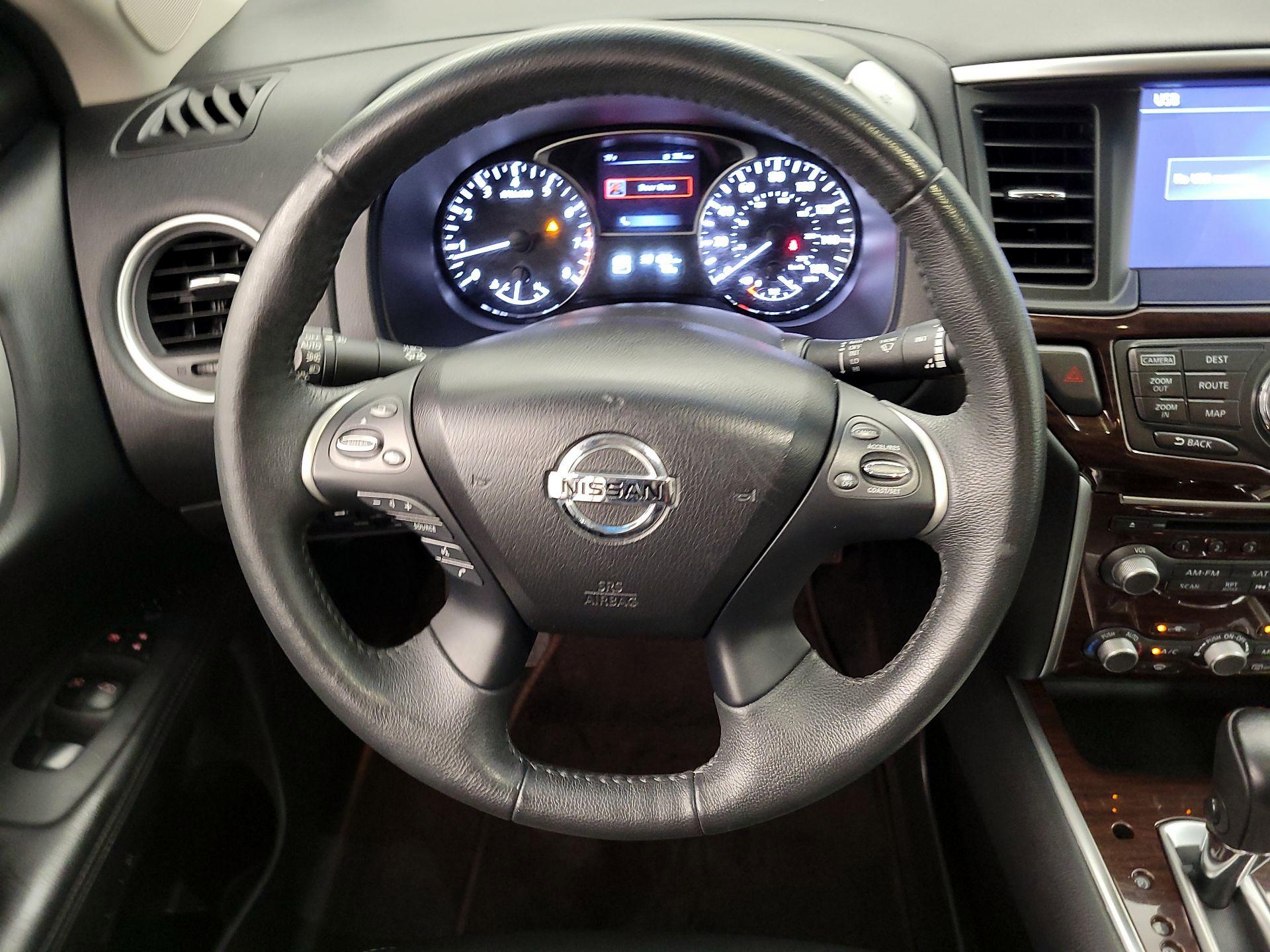 Thumbnail: 2015 Nissan Pathfinder - 10