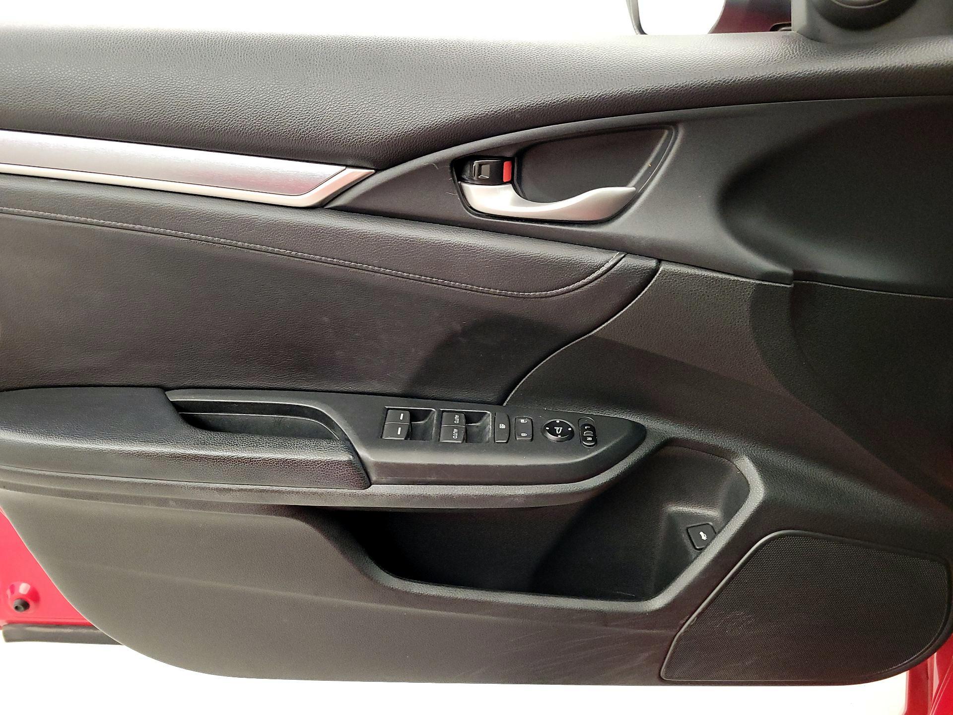 Thumbnail: 2016 Honda Civic - 12