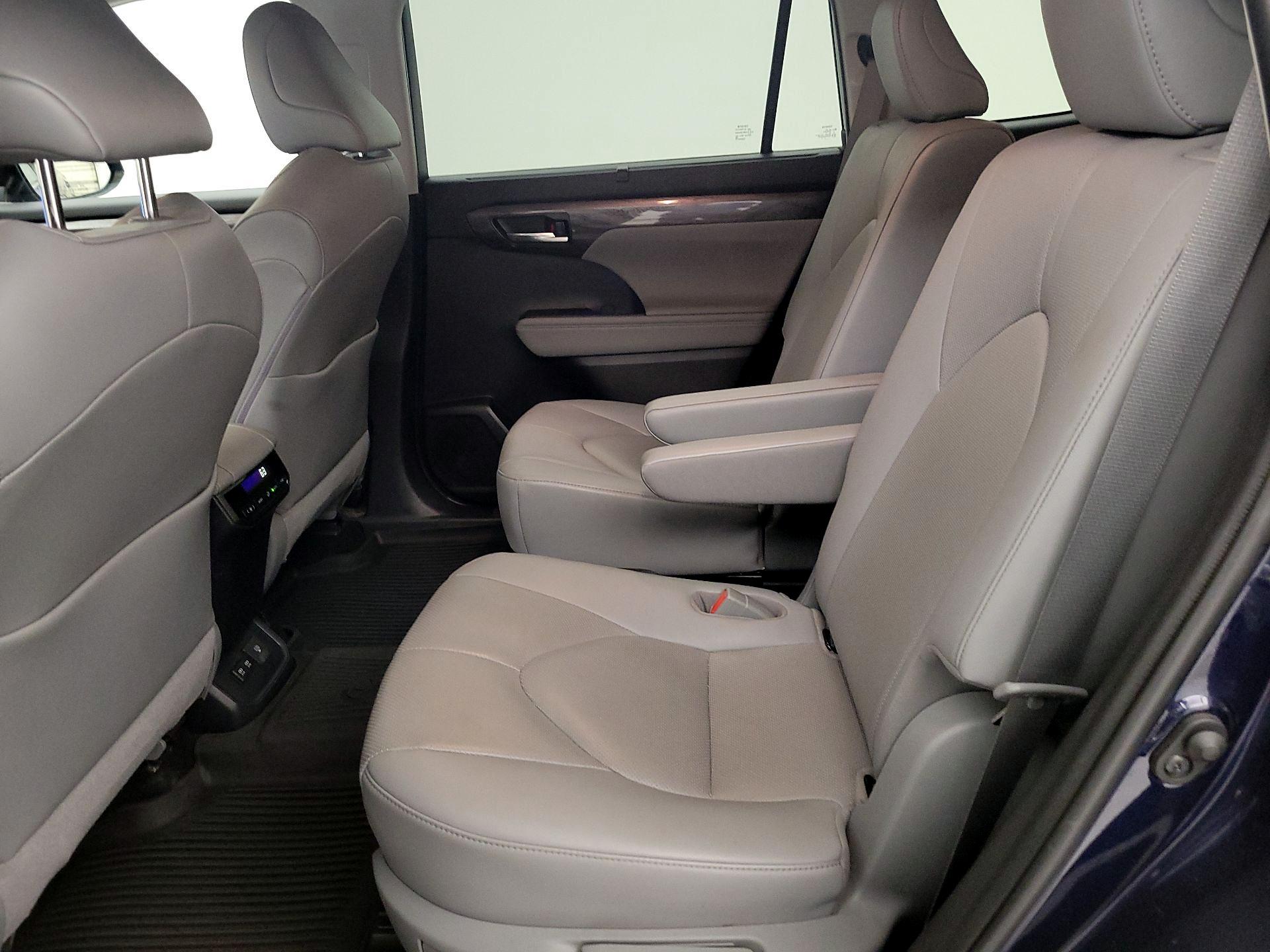 Thumbnail: 2020 Toyota Highlander - 20