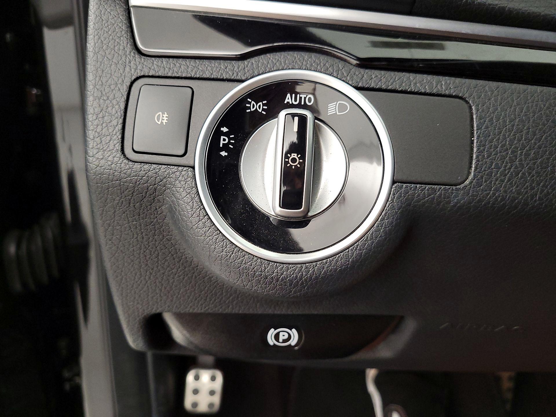 Thumbnail: 2016 Mercedes-Benz E-Class - 13