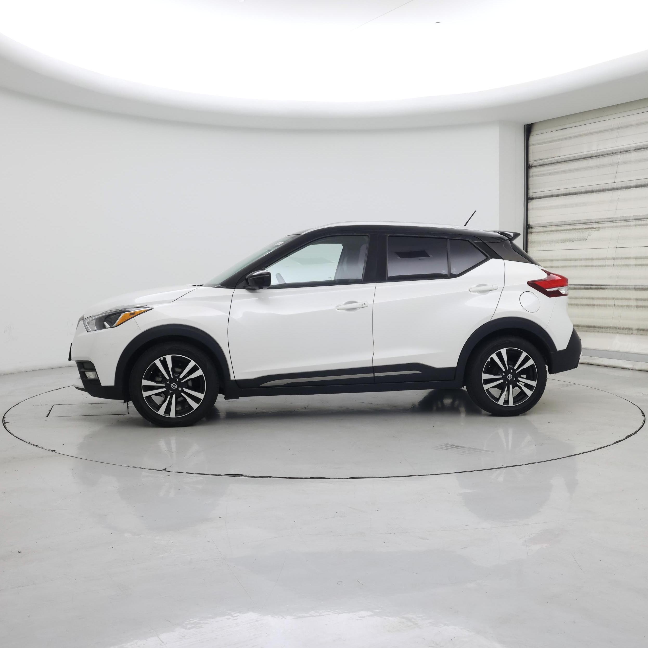 Thumbnail: 2020 Nissan Kicks - 3