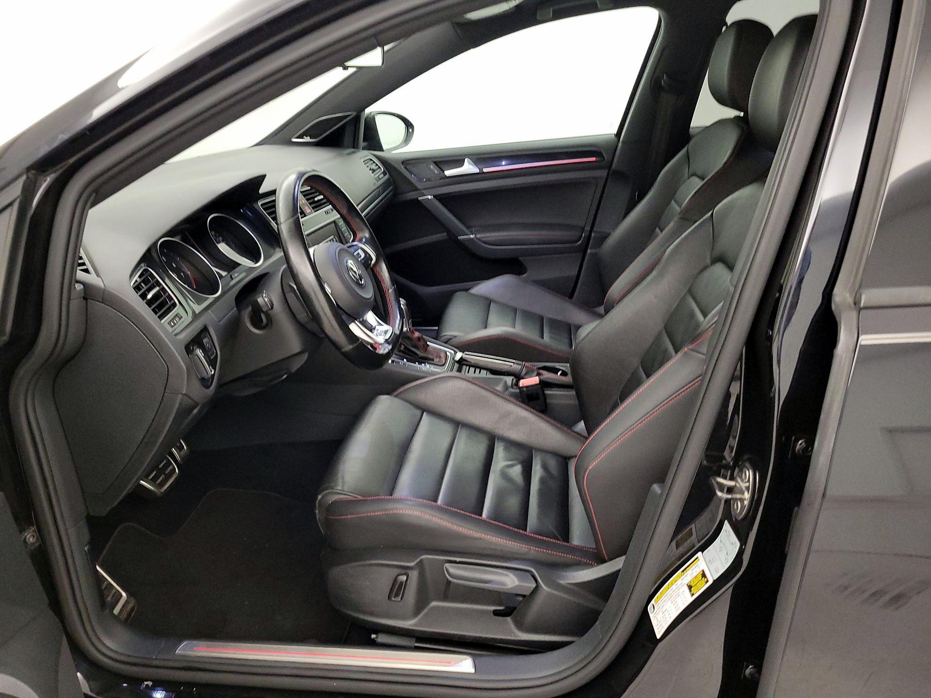 Thumbnail: 2016 Volkswagen Golf - 11