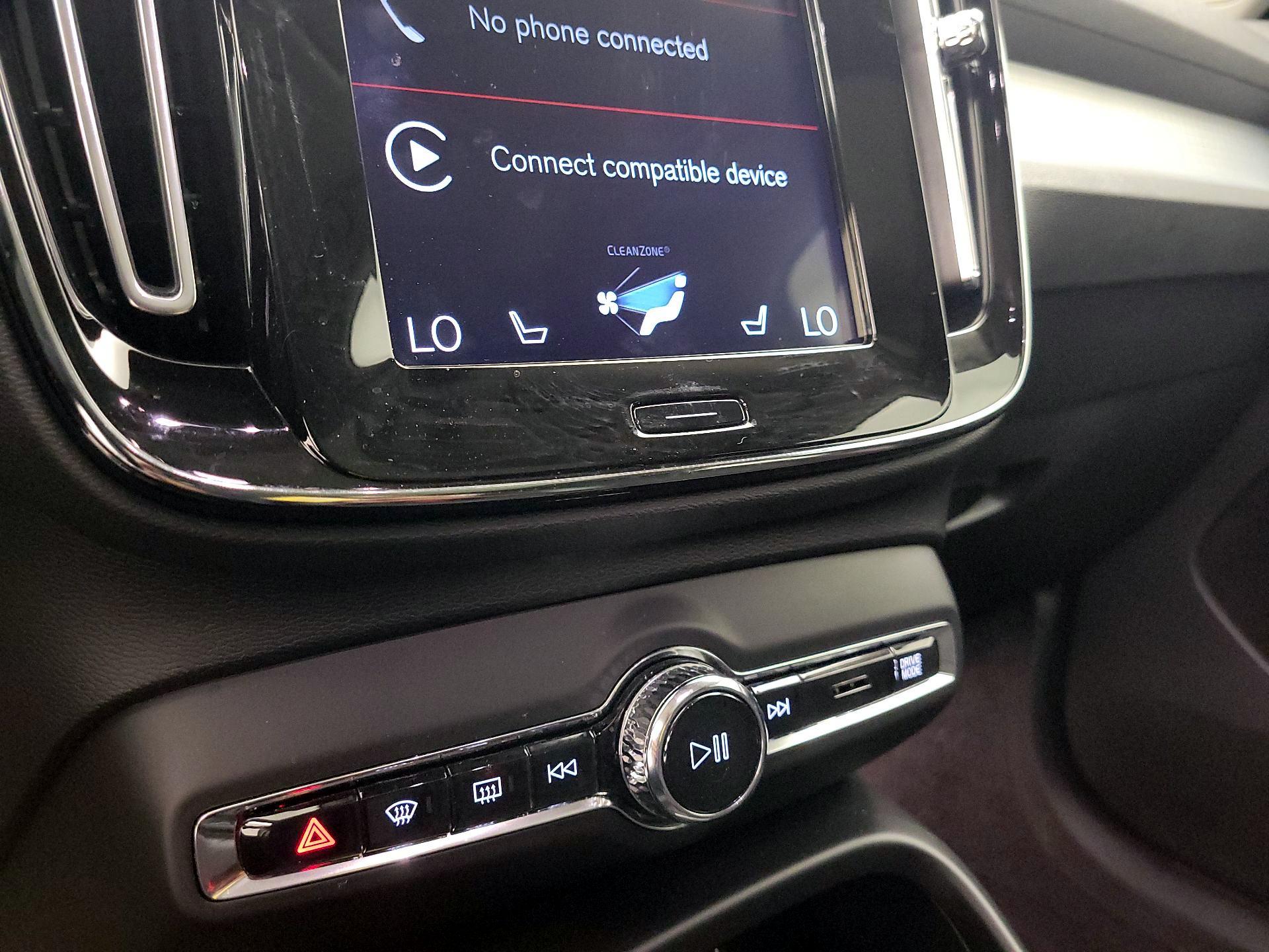 Thumbnail: 2020 Volvo XC40 - 16