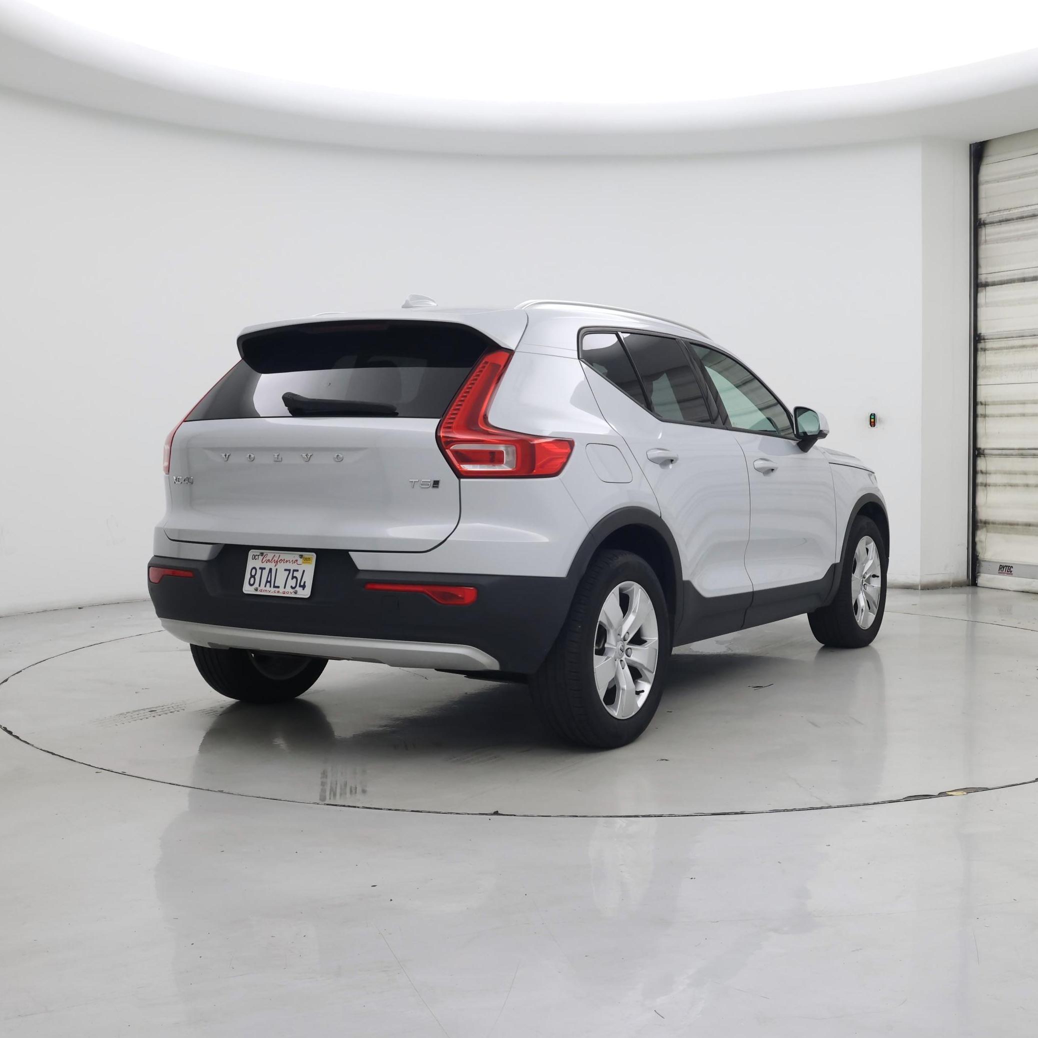 Thumbnail: 2020 Volvo XC40 - 8