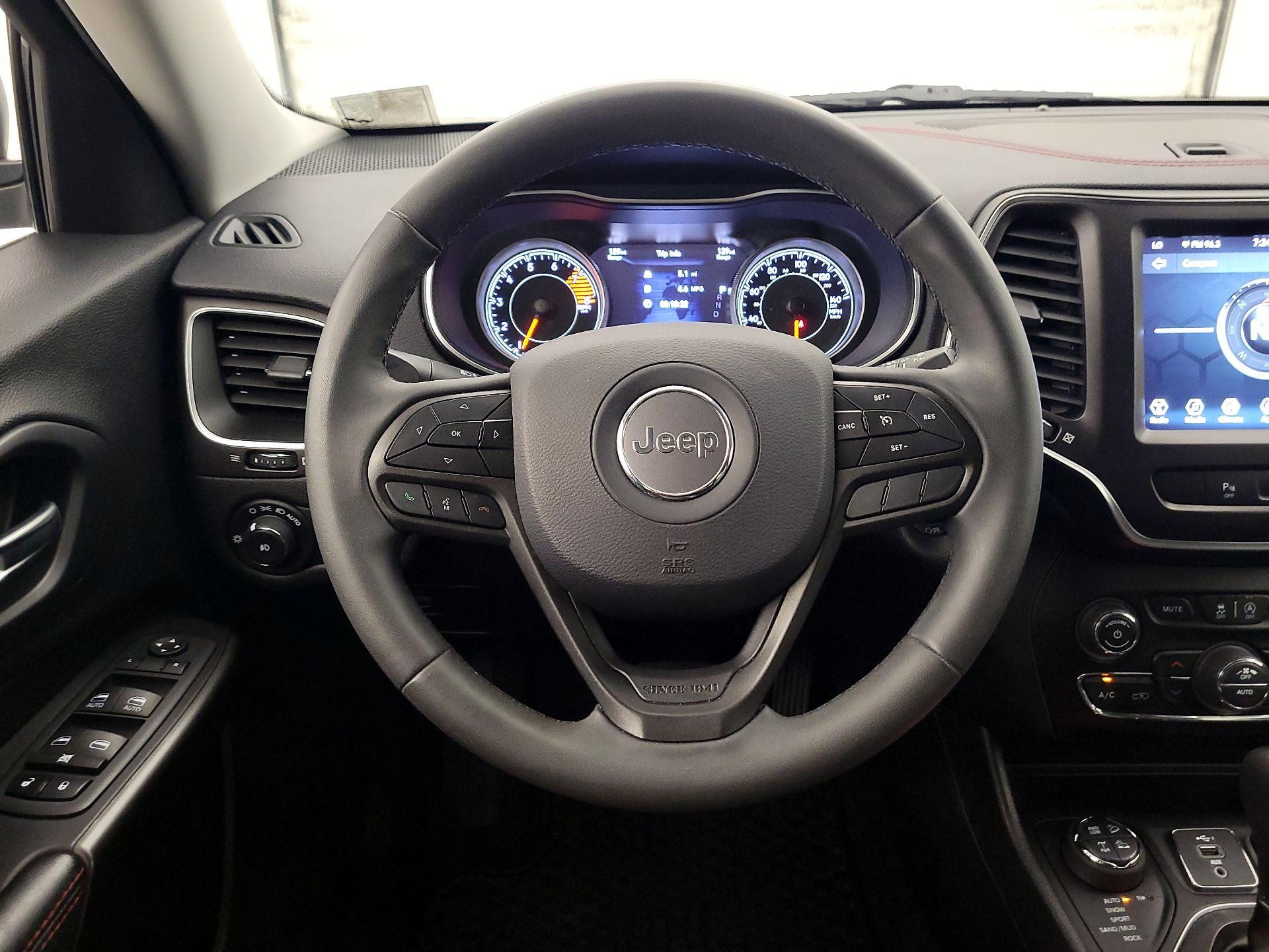 Thumbnail: 2020 Jeep Cherokee - 10