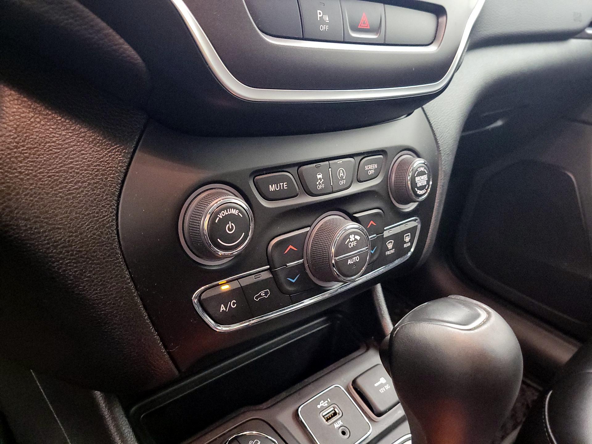 Thumbnail: 2020 Jeep Cherokee - 16