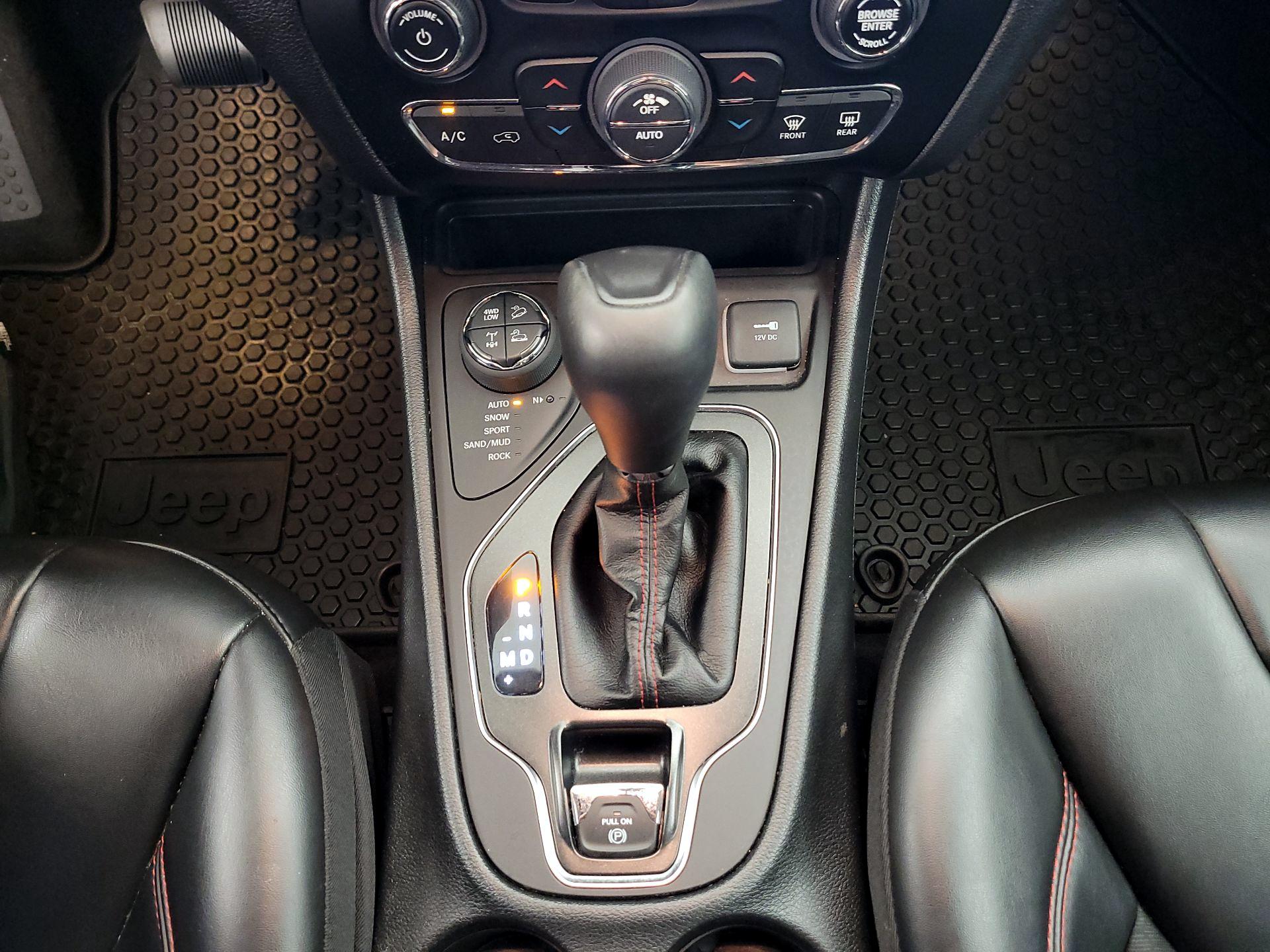 Thumbnail: 2020 Jeep Cherokee - 17