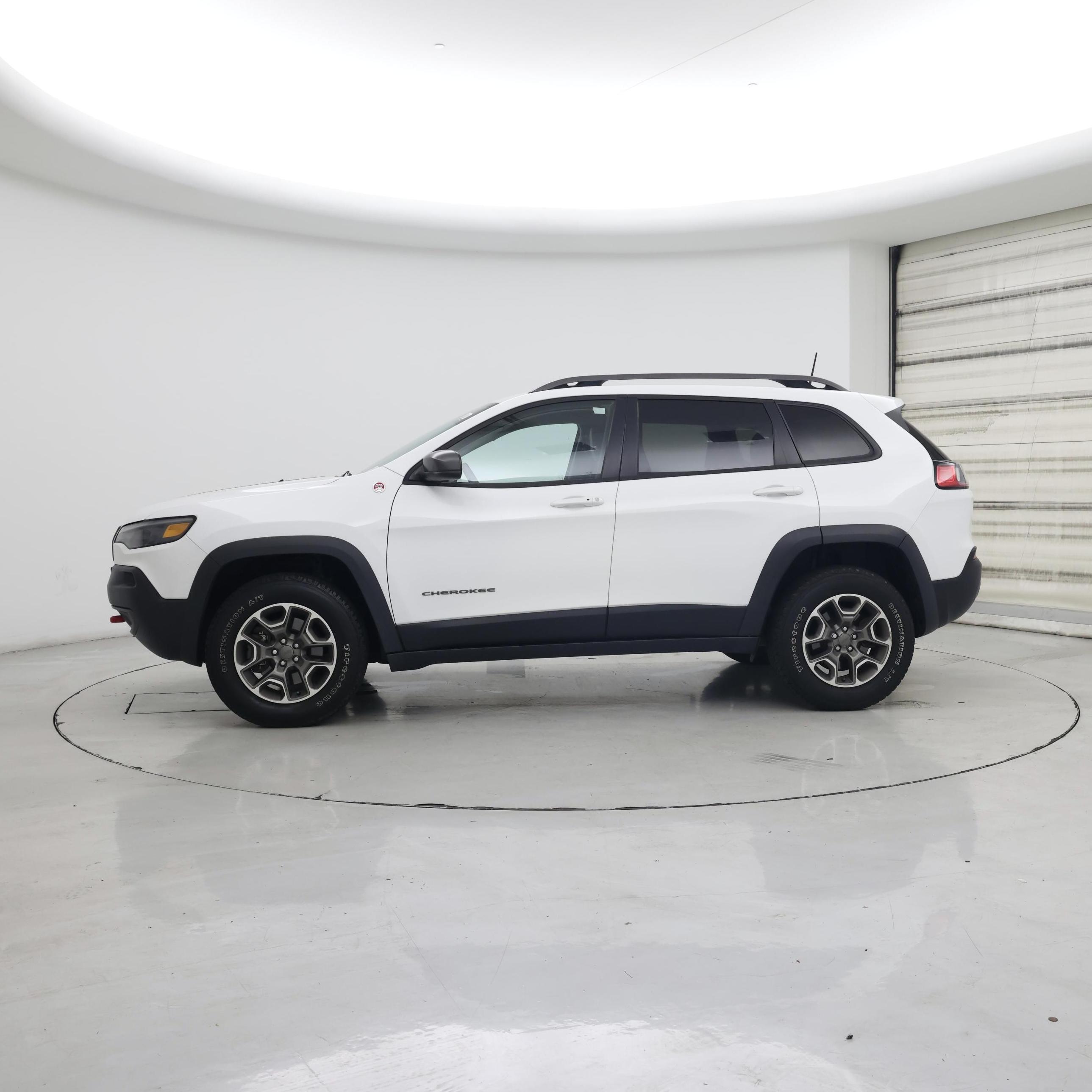 Thumbnail: 2020 Jeep Cherokee - 3