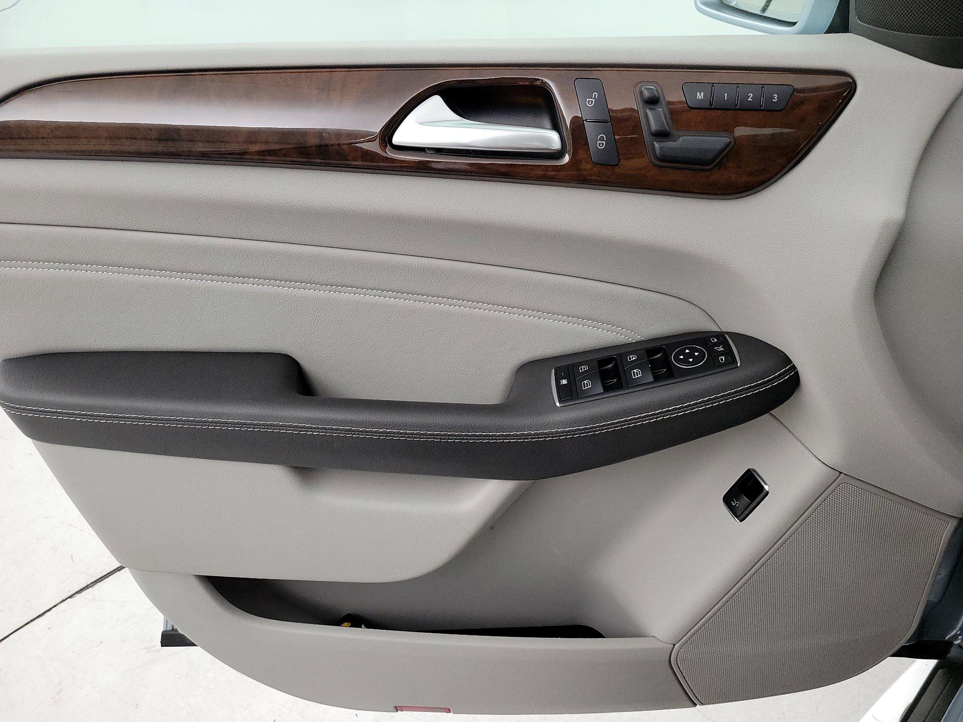 Thumbnail: 2015 Mercedes-Benz M-Class - 12