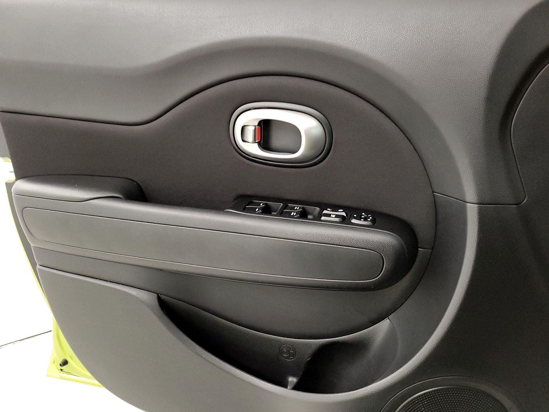 Thumbnail: 2016 Kia Soul - 12