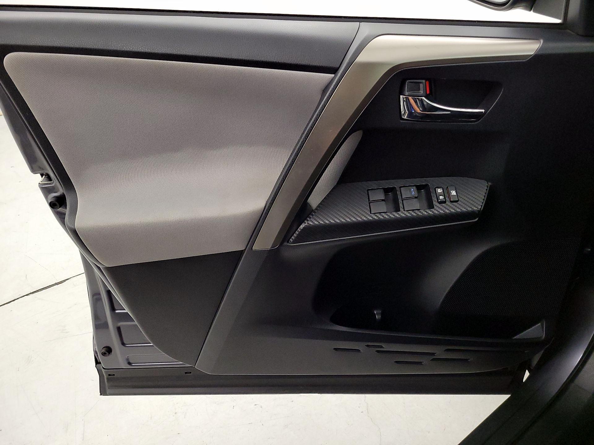 Thumbnail: 2014 Toyota RAV4 - 12