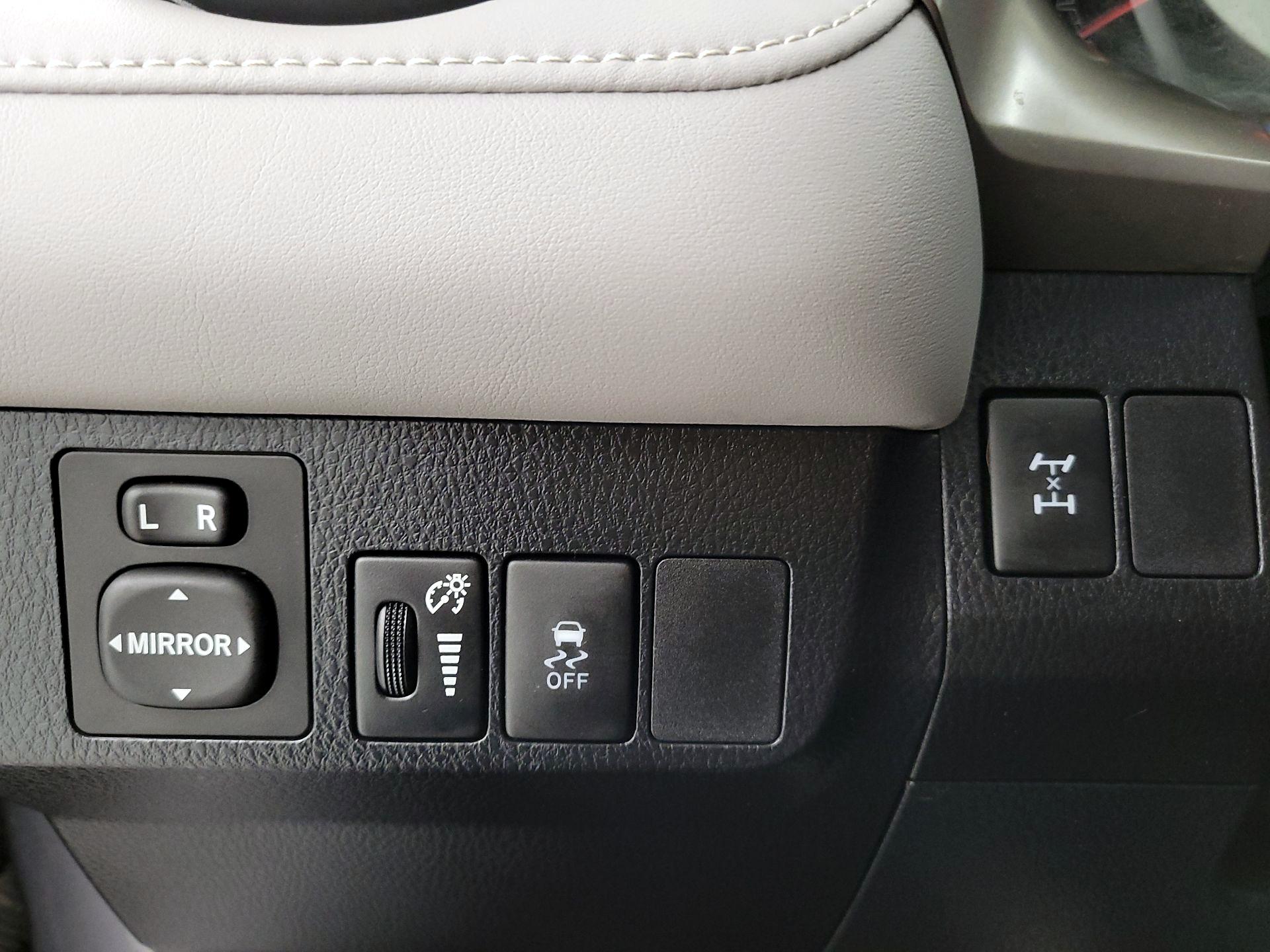 Thumbnail: 2014 Toyota RAV4 - 13