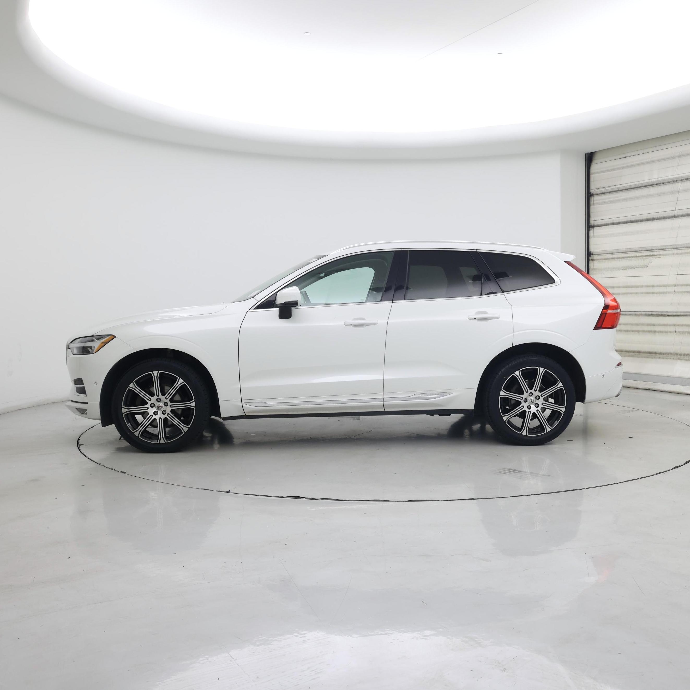 Thumbnail: 2018 Volvo XC60 - 3