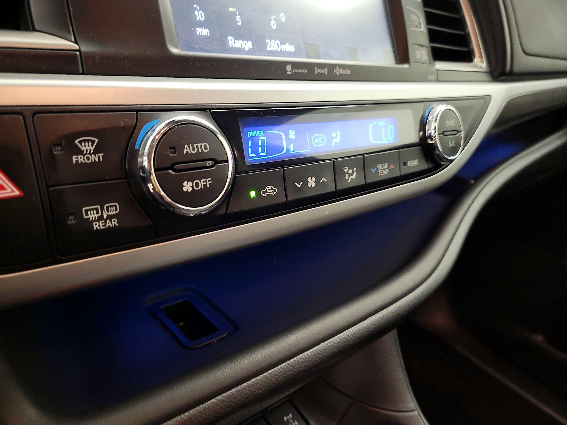 Thumbnail: 2018 Toyota Highlander - 16