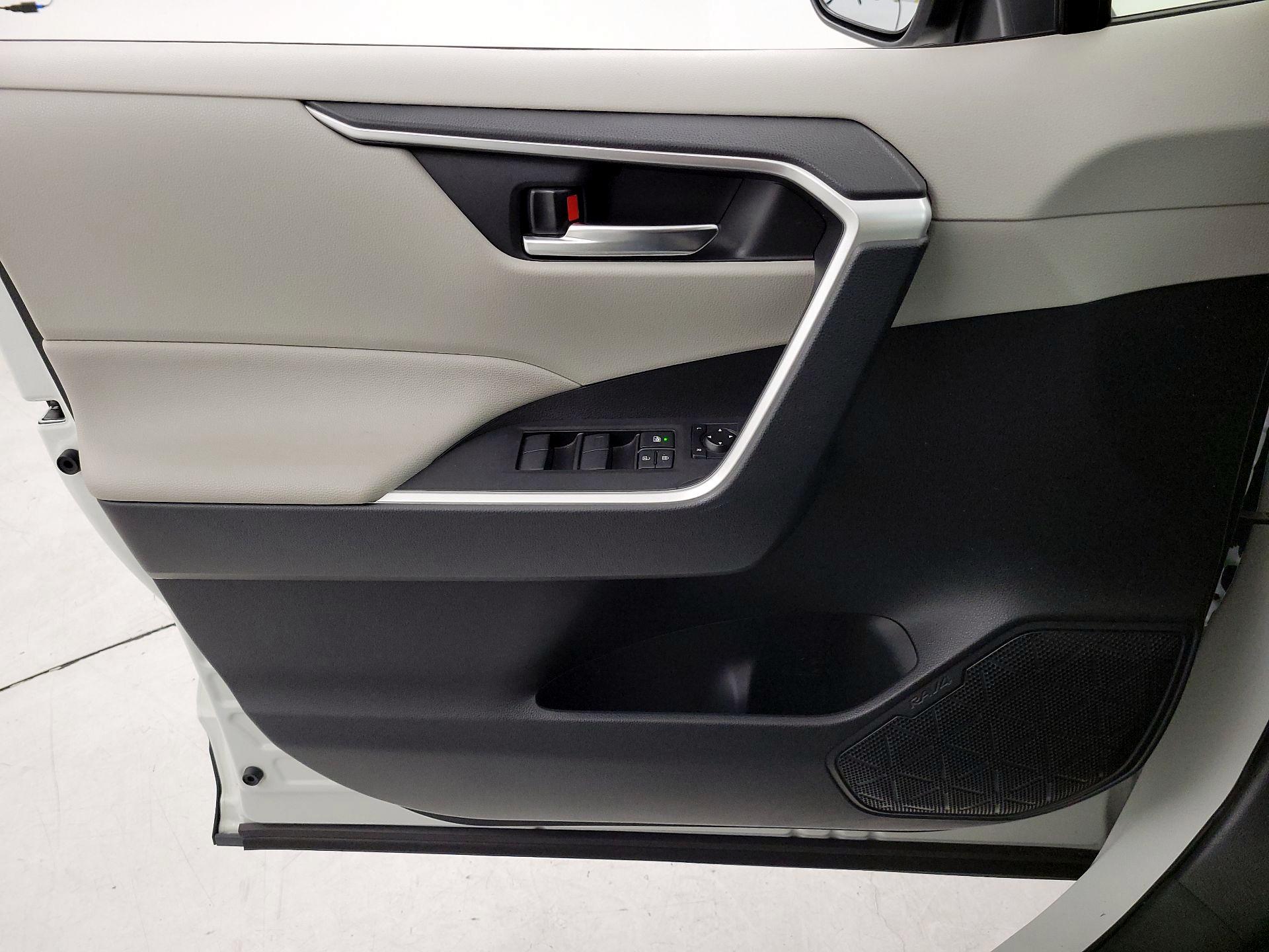 Thumbnail: 2019 Toyota RAV4 - 12