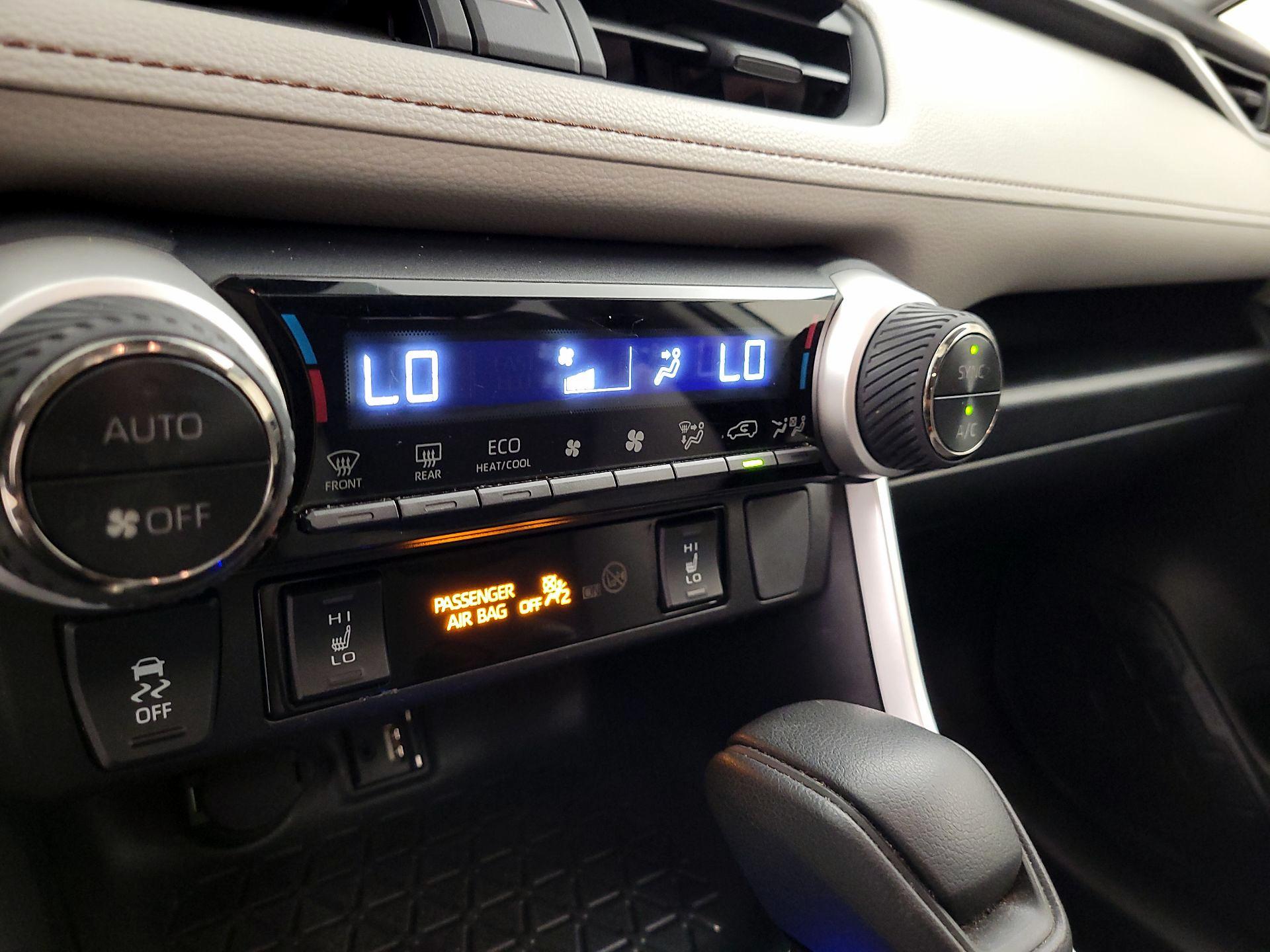 Thumbnail: 2019 Toyota RAV4 - 16