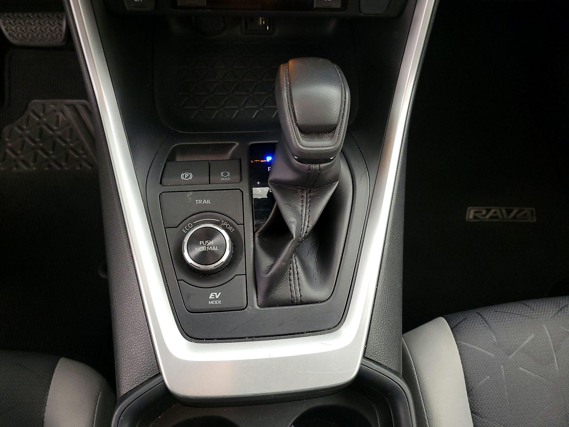 Thumbnail: 2019 Toyota RAV4 - 17