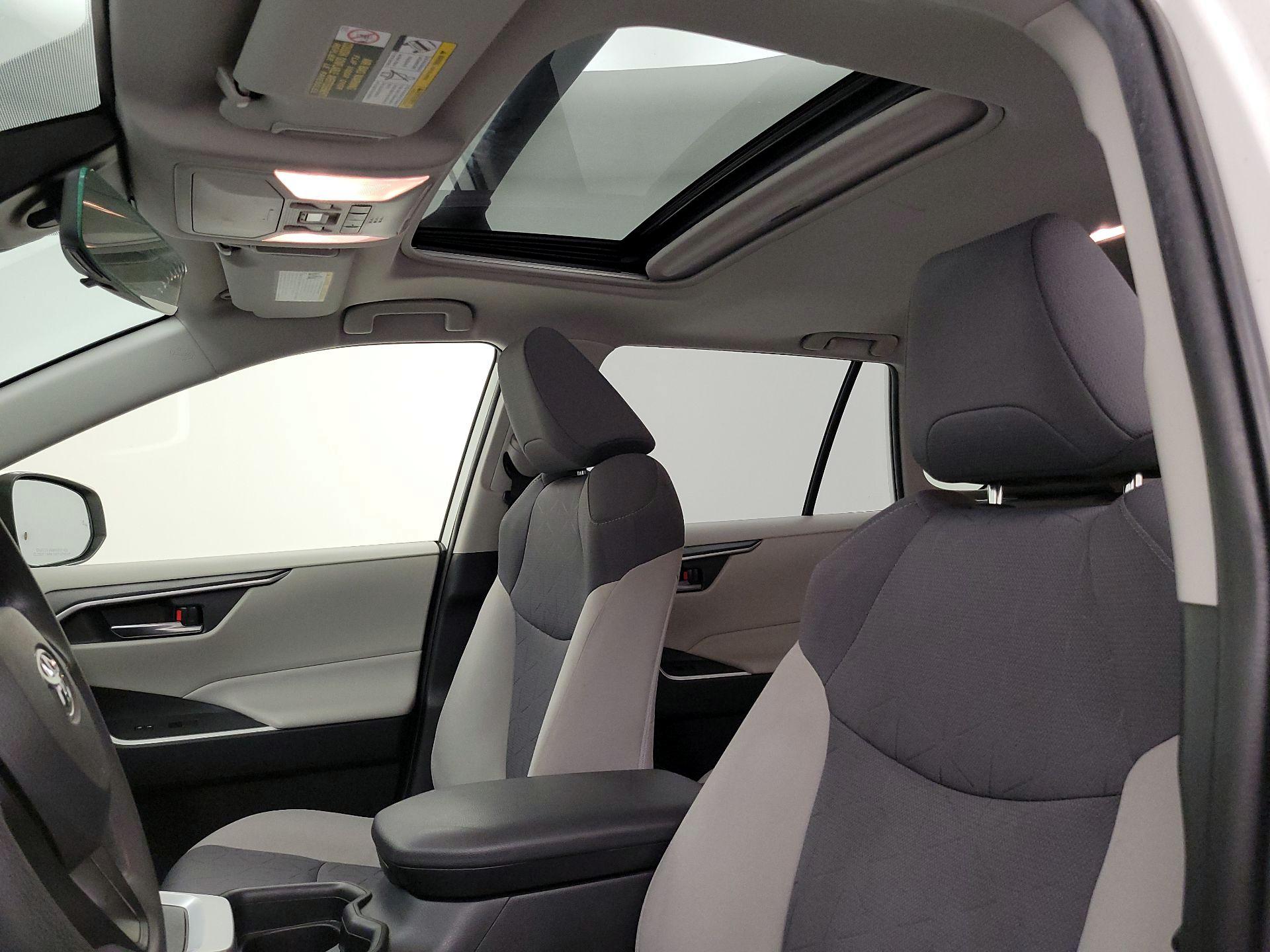 Thumbnail: 2019 Toyota RAV4 - 19