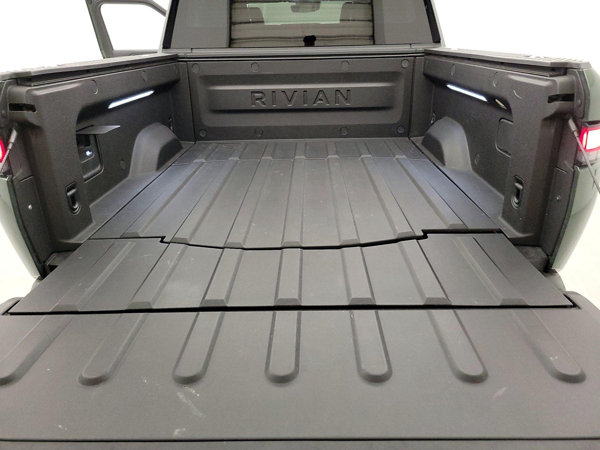 Thumbnail: 2023 Rivian R1T - 19