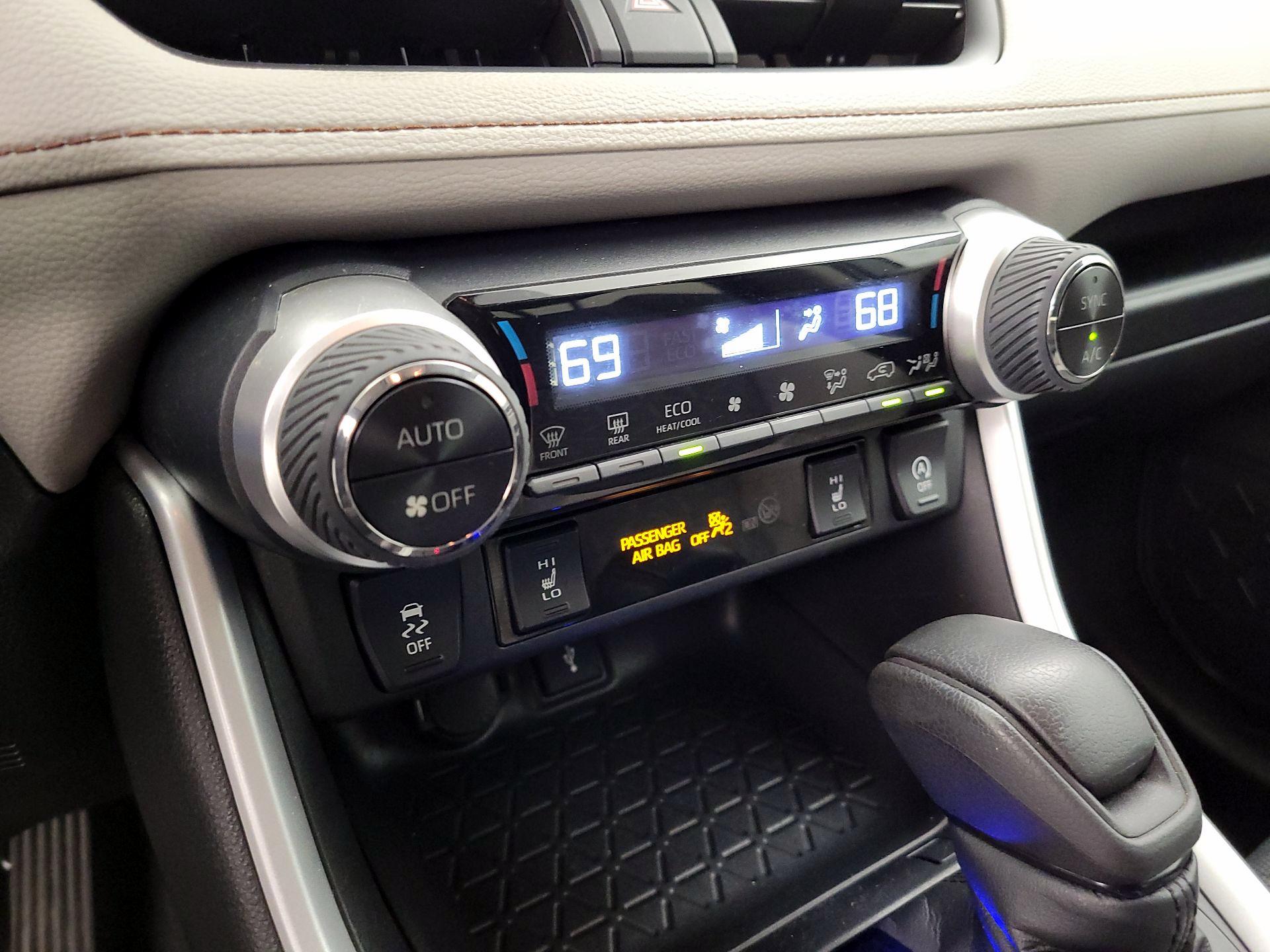 Thumbnail: 2021 Toyota RAV4 - 16