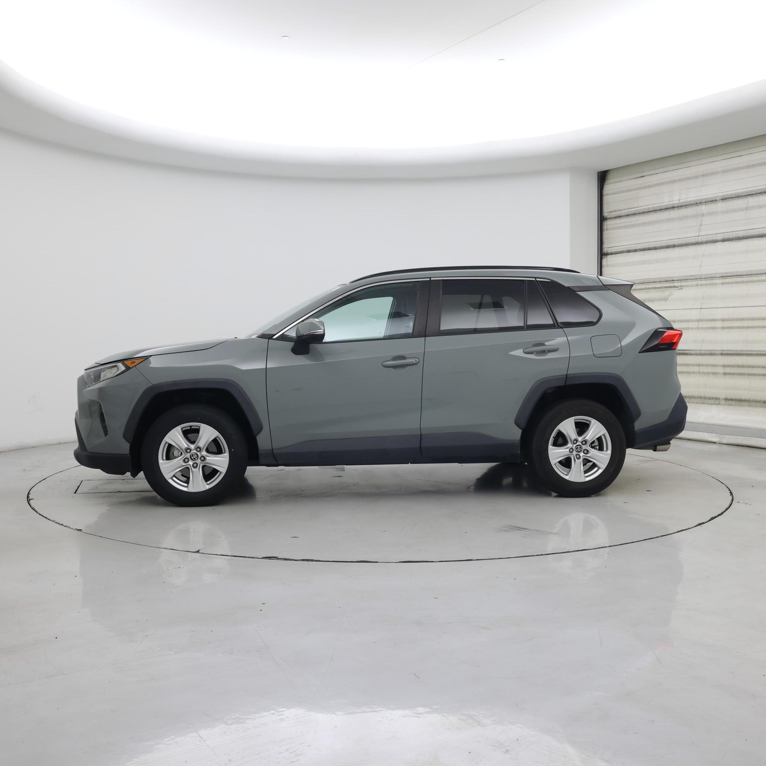 Thumbnail: 2021 Toyota RAV4 - 3