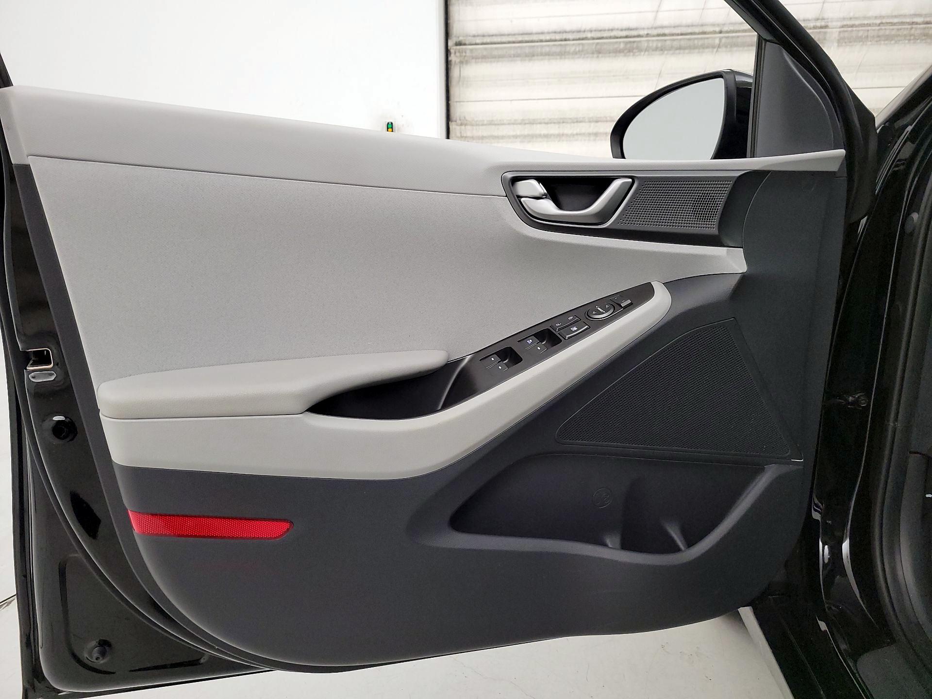 Thumbnail: 2020 Hyundai Ioniq - 12