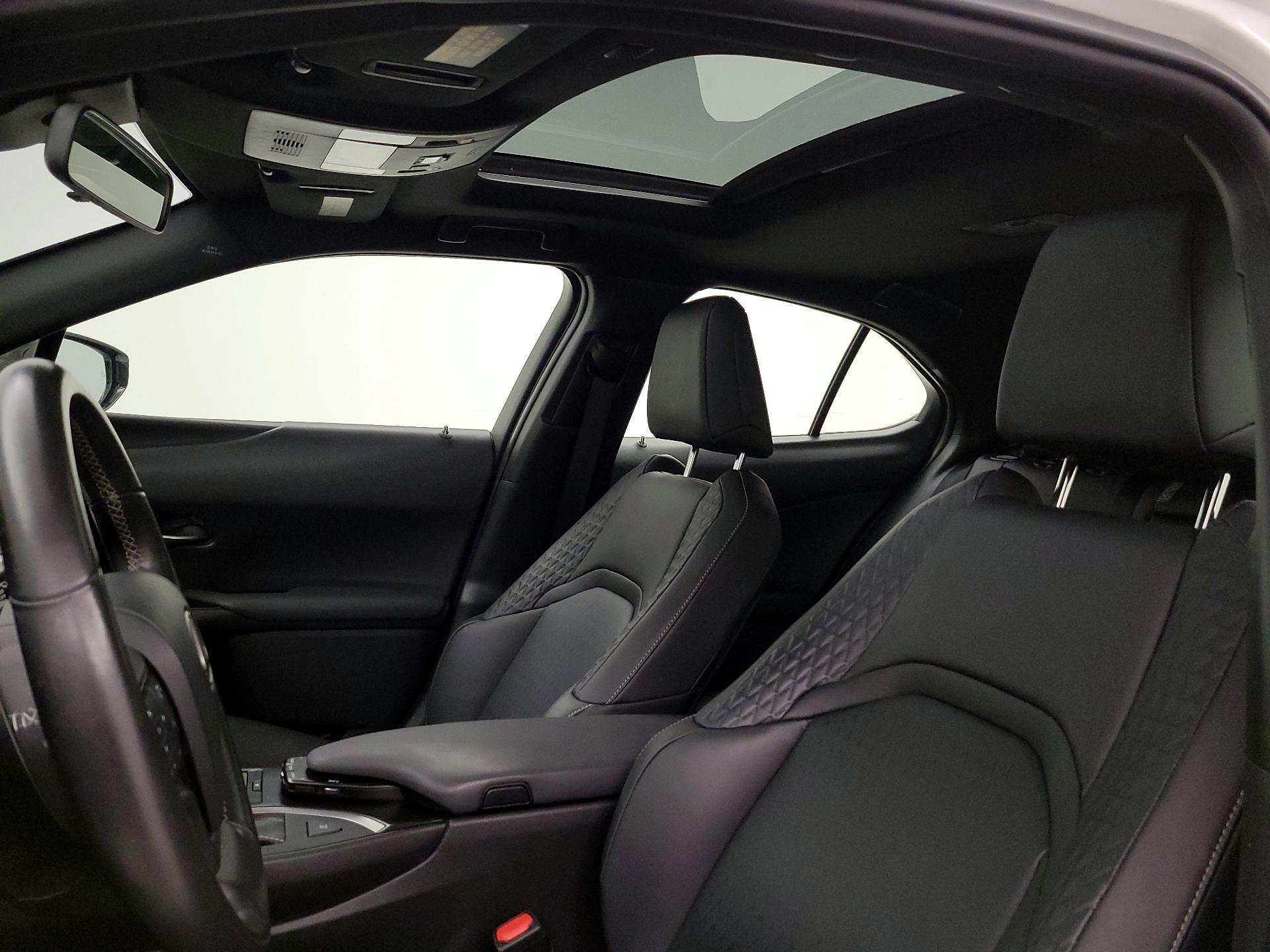 Thumbnail: 2019 Lexus UX - 19
