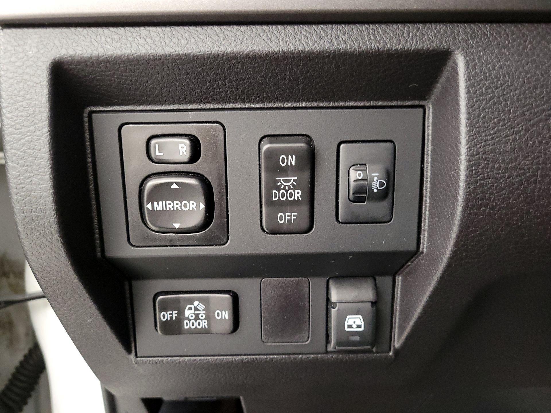 Thumbnail: 2014 Toyota Tundra - 13