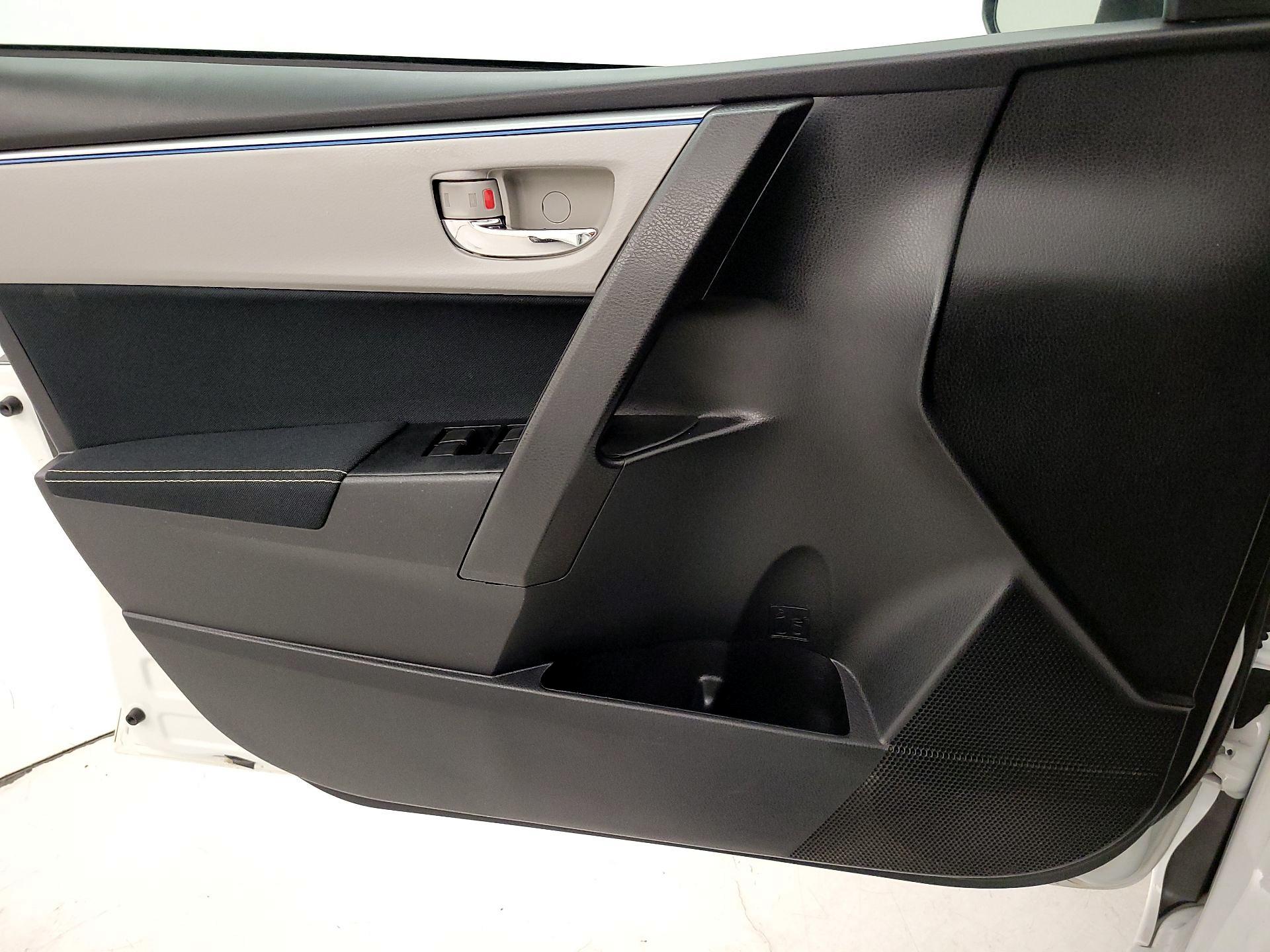 Thumbnail: 2016 Toyota Corolla - 12