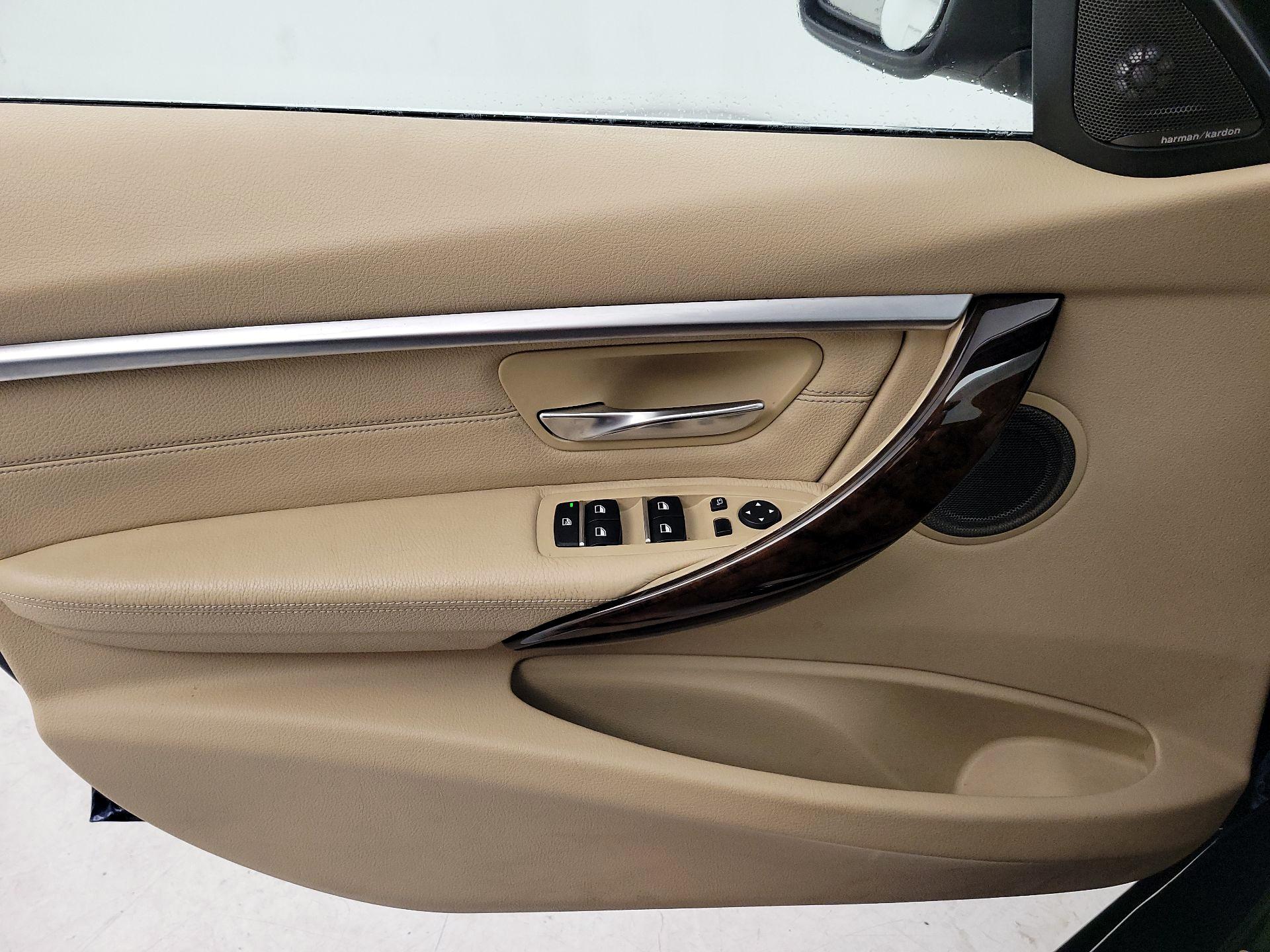 Thumbnail: 2016 BMW 3 Series - 12