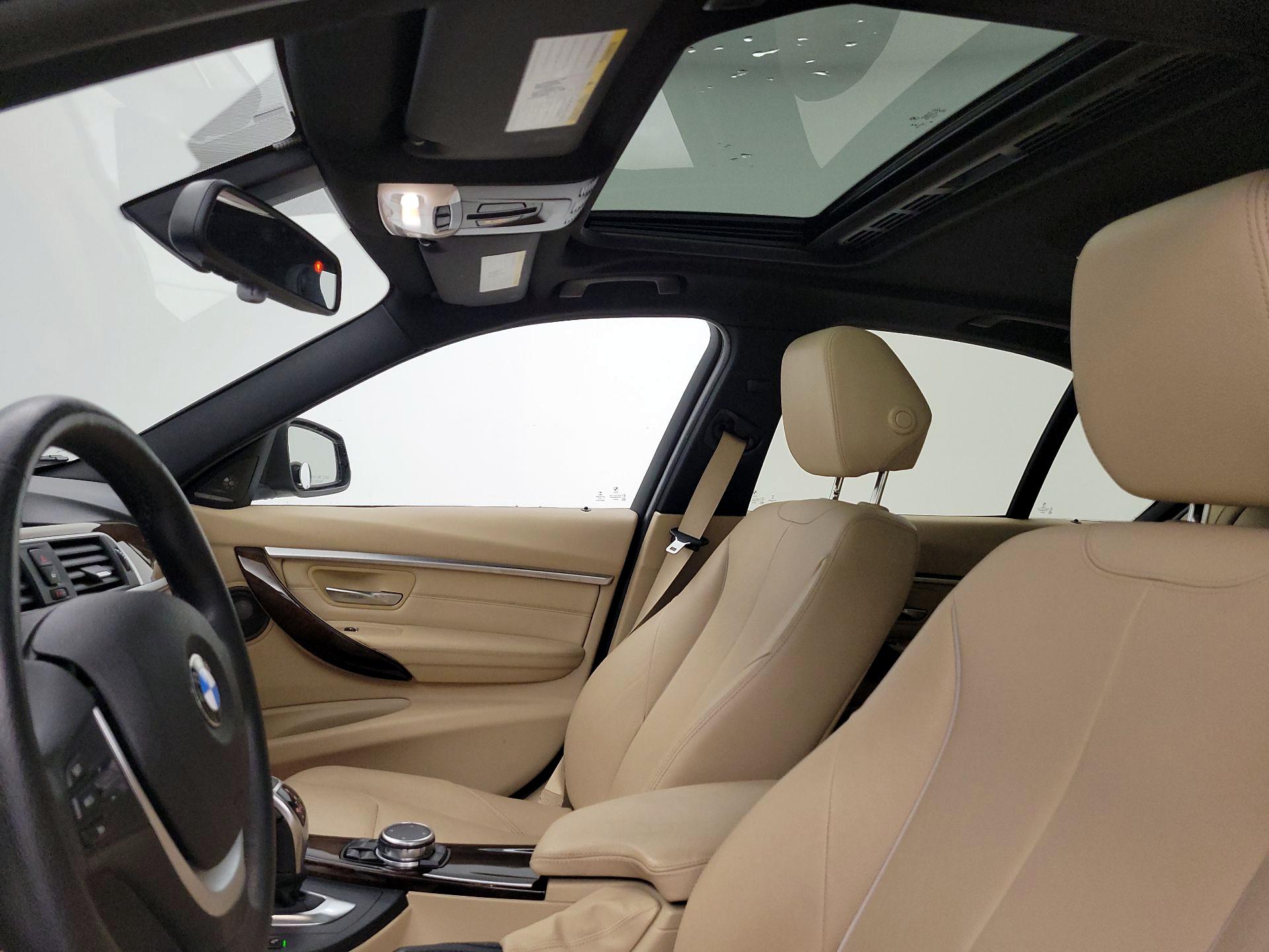 Thumbnail: 2016 BMW 3 Series - 19