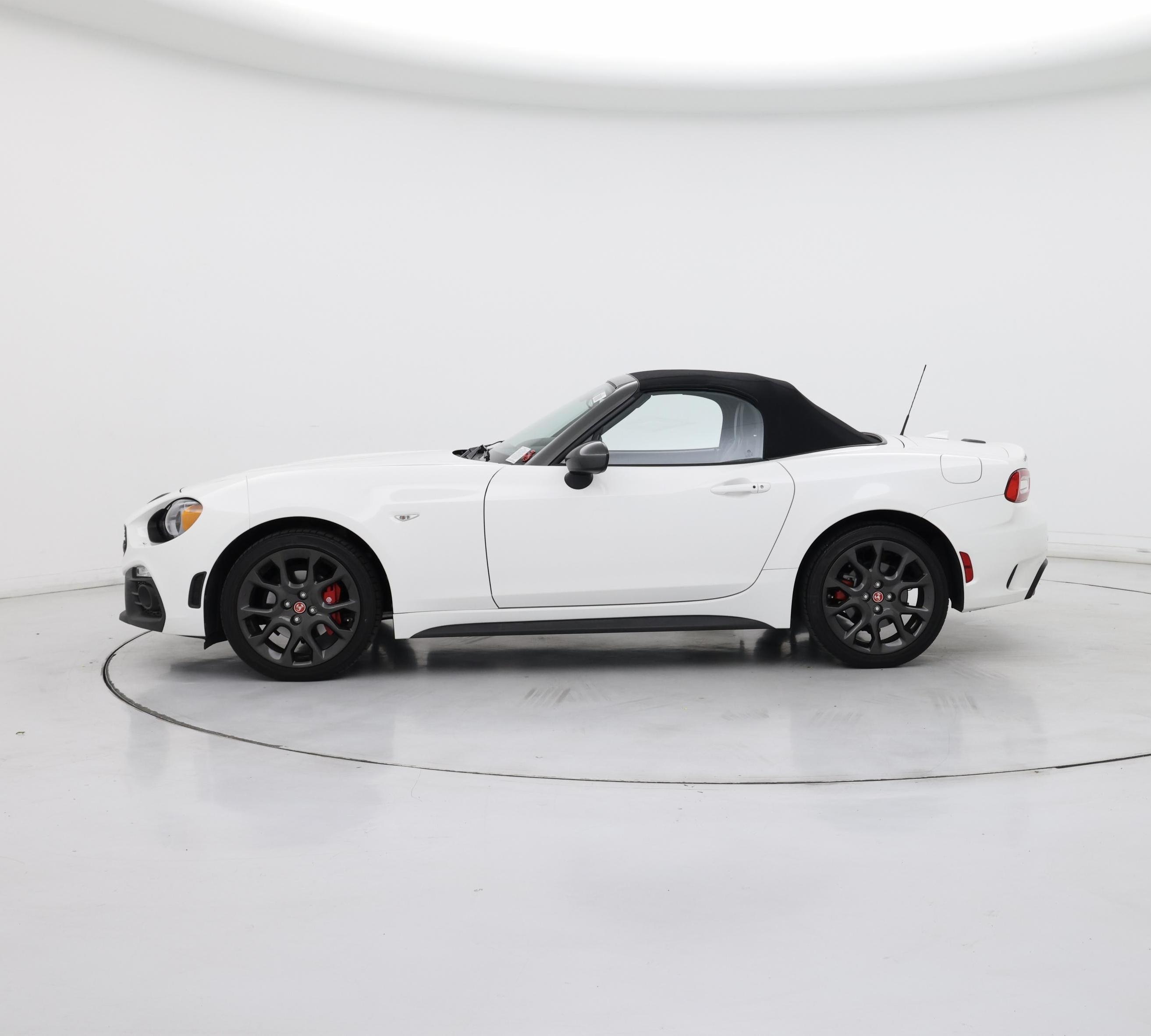 Thumbnail: 2018 Fiat 124 Spider - 3