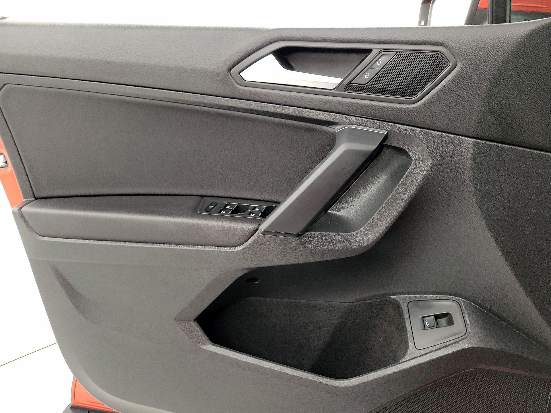 Thumbnail: 2019 Volkswagen Tiguan - 12