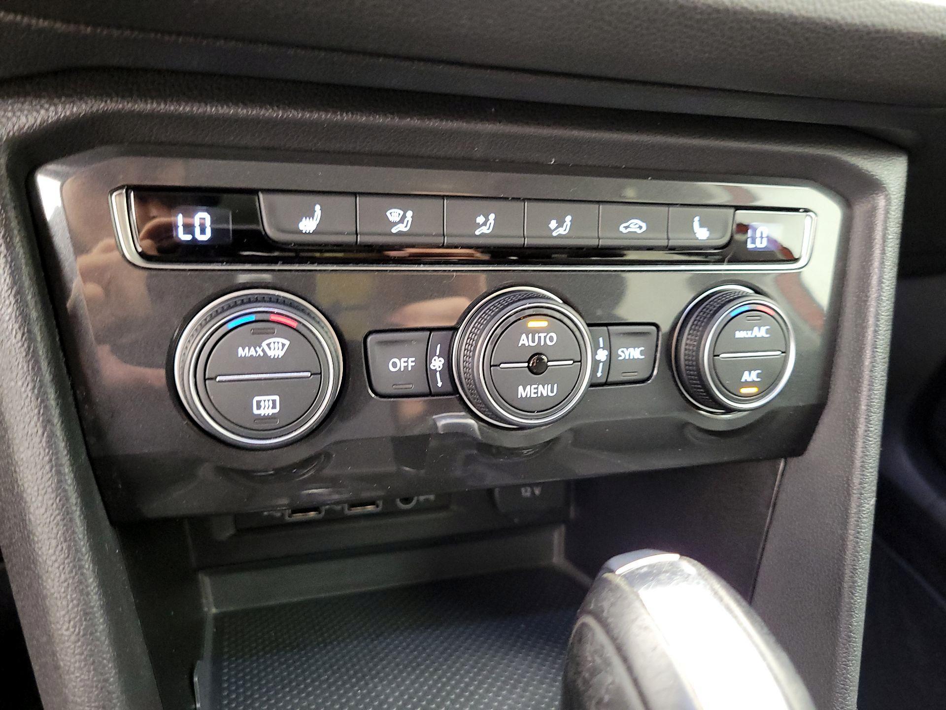 Thumbnail: 2019 Volkswagen Tiguan - 17
