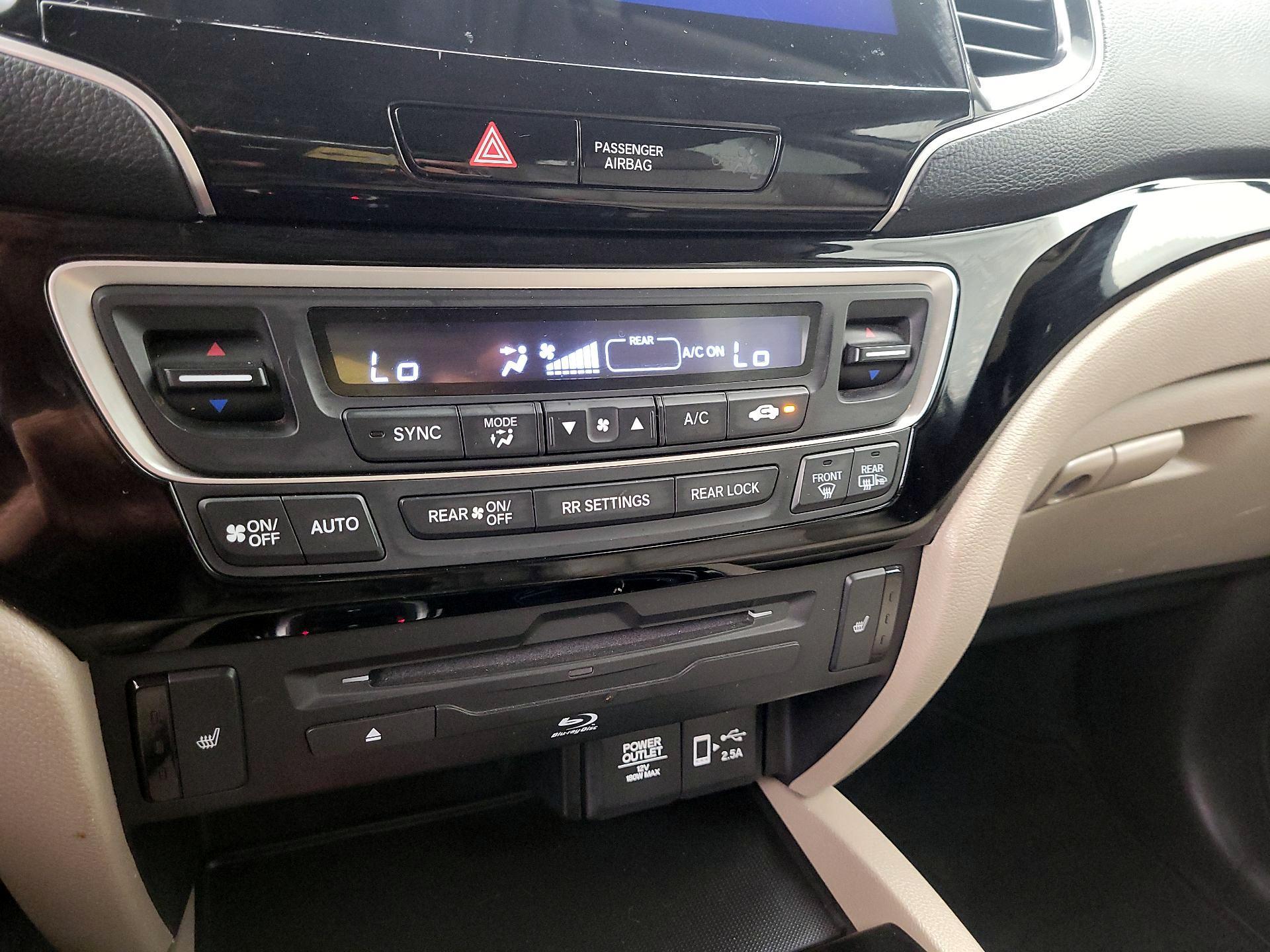 Thumbnail: 2020 Honda Pilot - 17