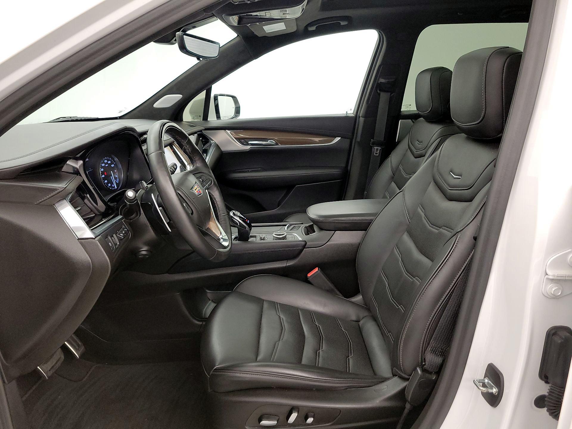Thumbnail: 2023 Cadillac XT6 - 11